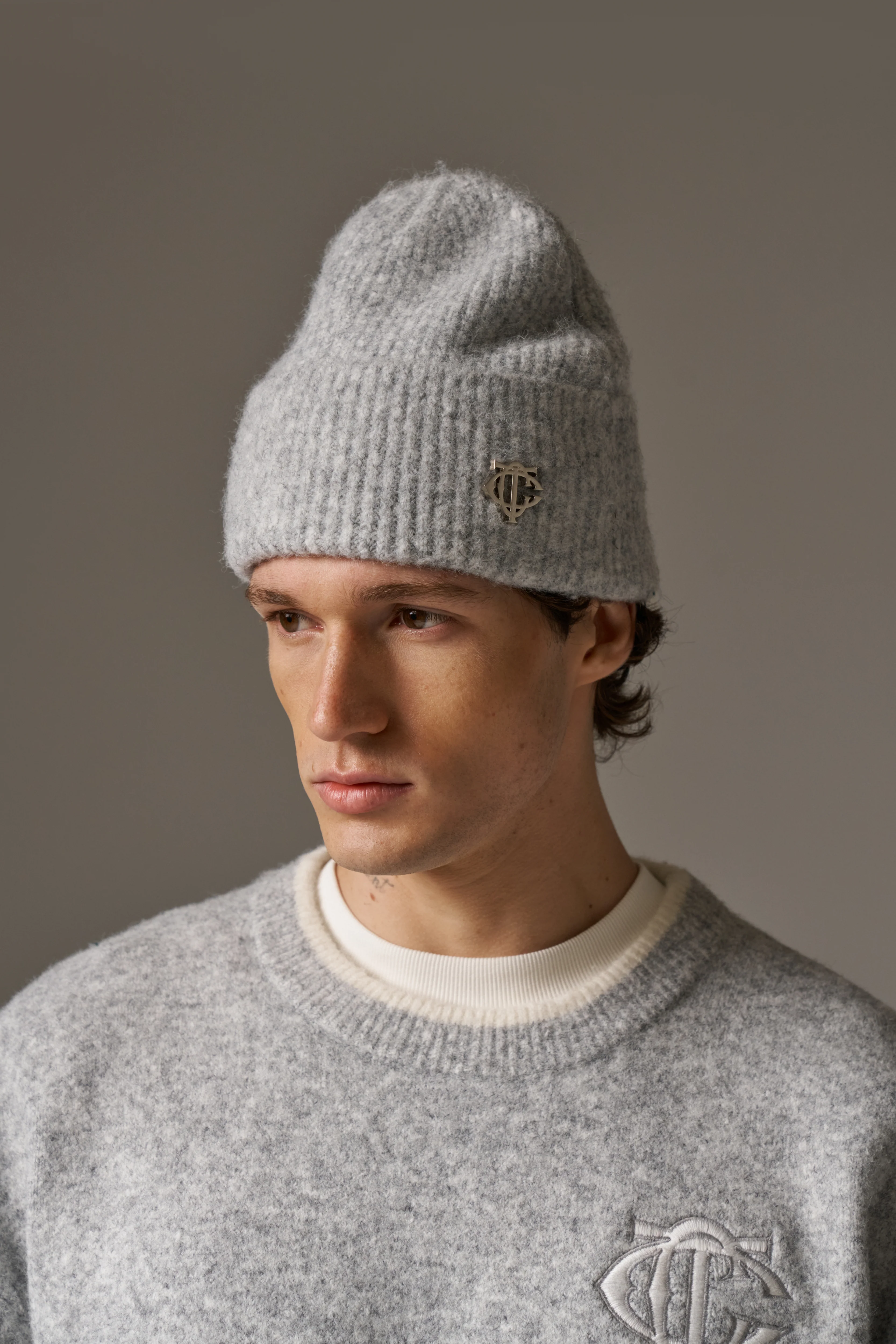 FLUFFY KNIT MONOGRAM PIN BADGE BEANIE - GREY