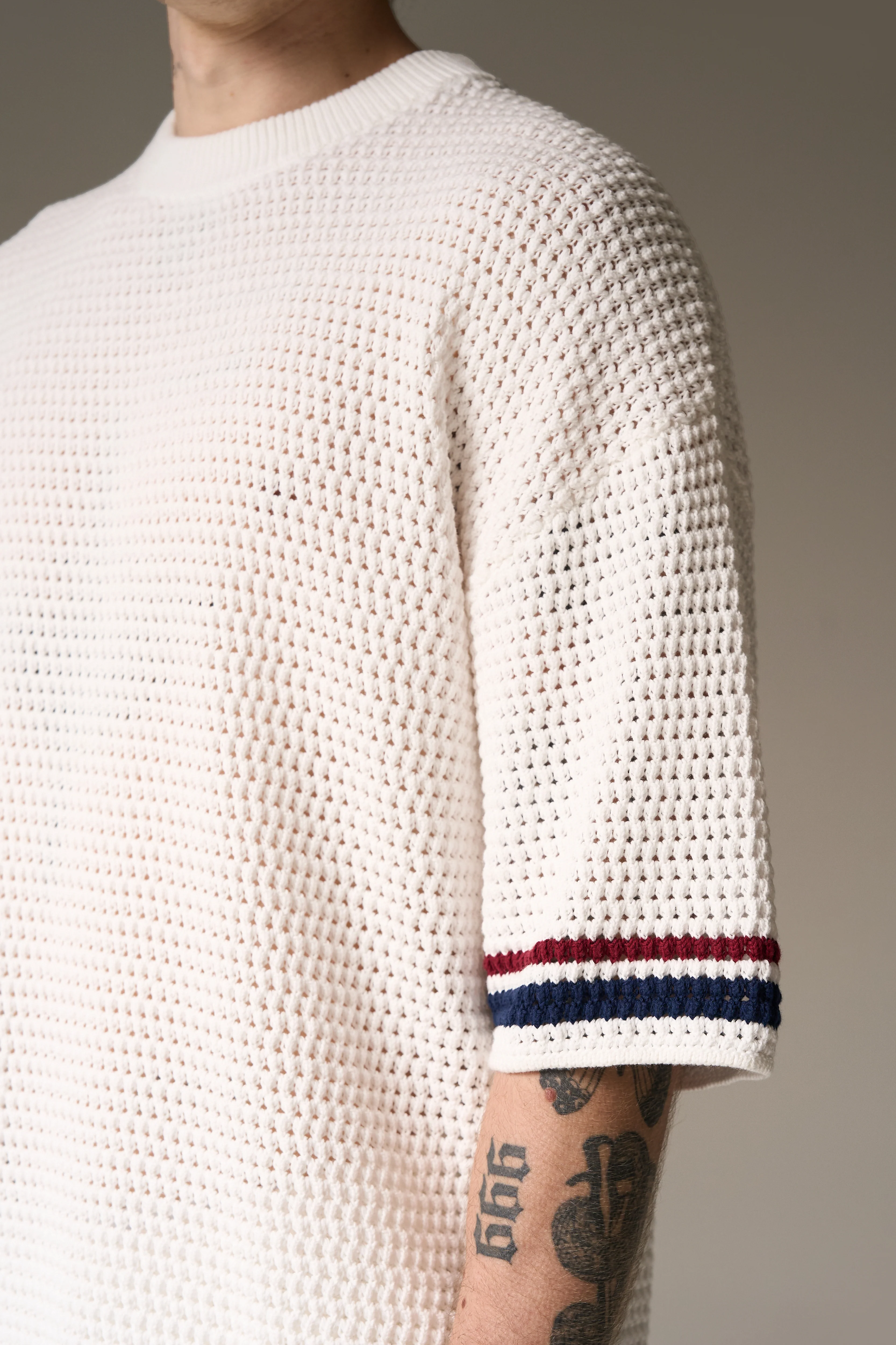 STRIPE CROCHET KNIT T-SHIRT - BURGUNDY