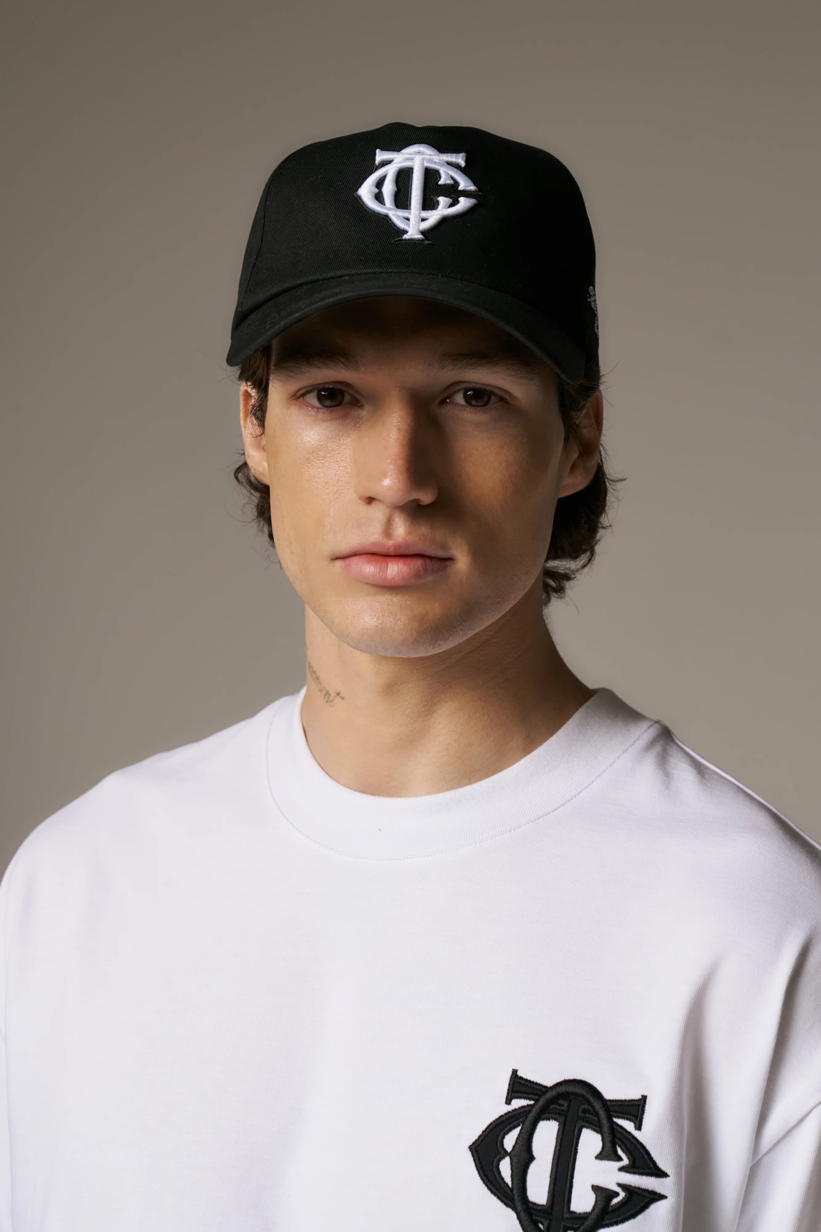 MONOGRAM EMBLEM CAP - BLACK