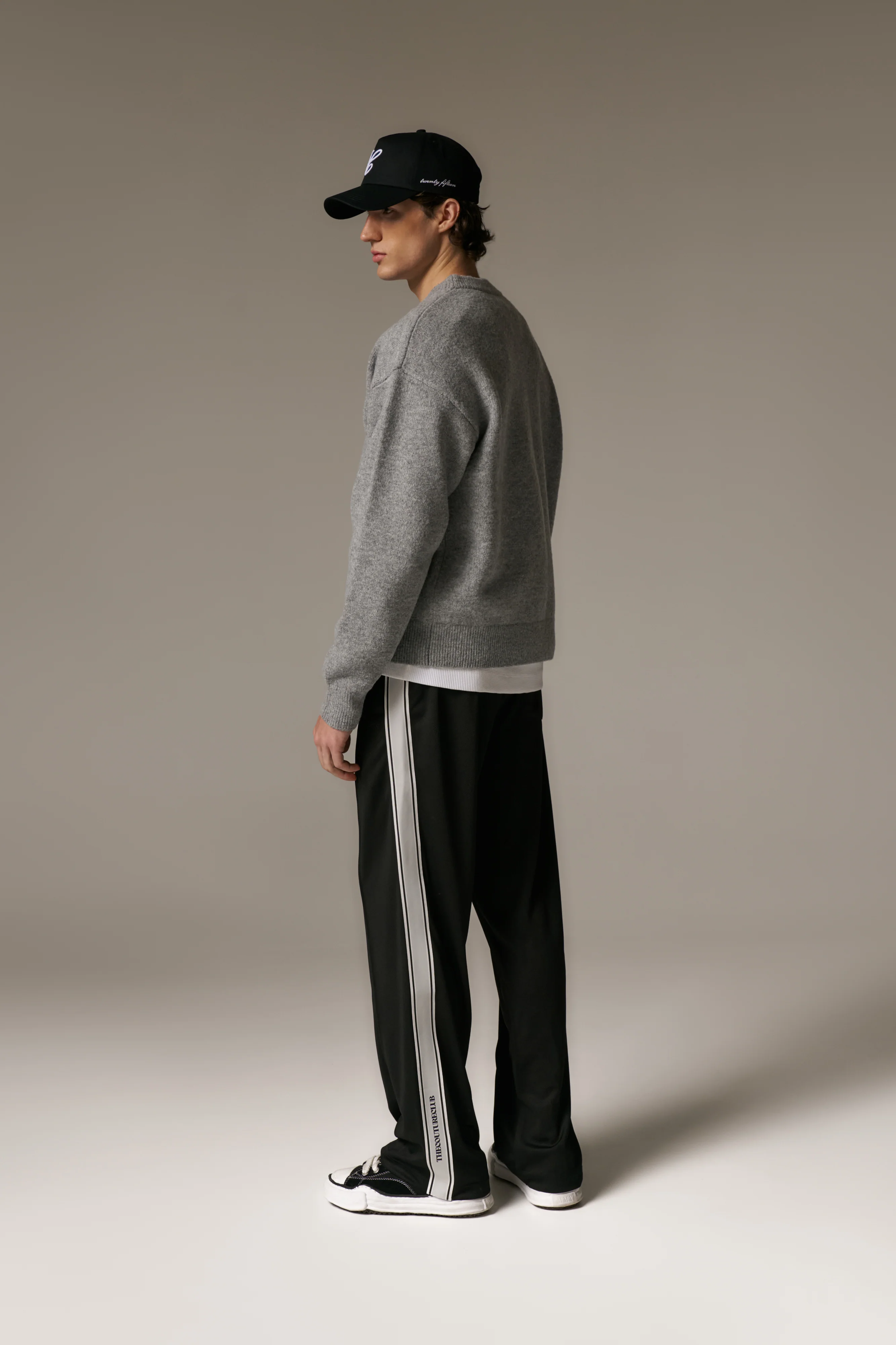 C EMBROIDERY KNITTED CREW - GREY MARL