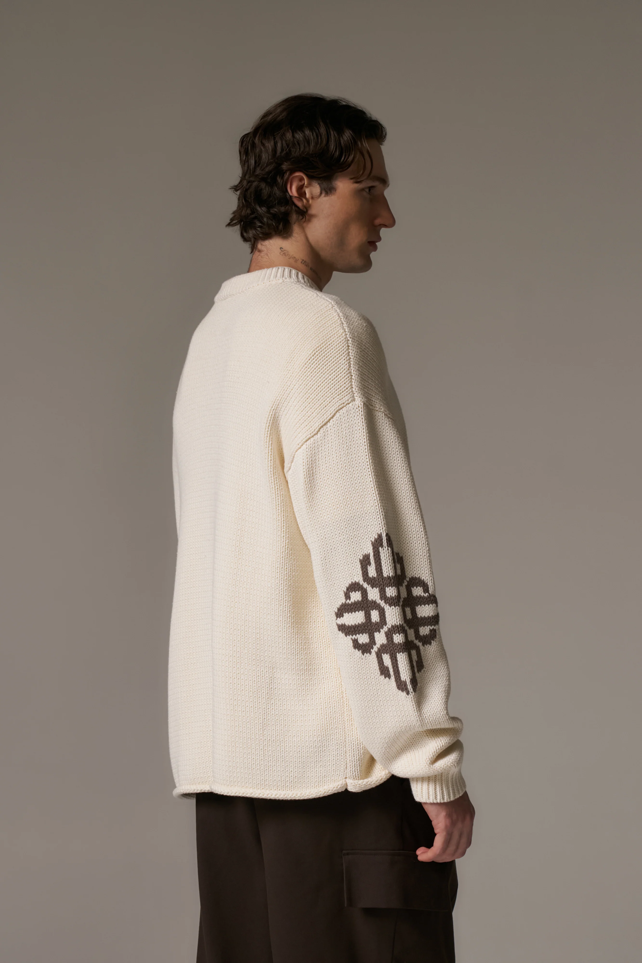 CHUNKY KNIT EMBLEM JUMPER - OFF WHITE