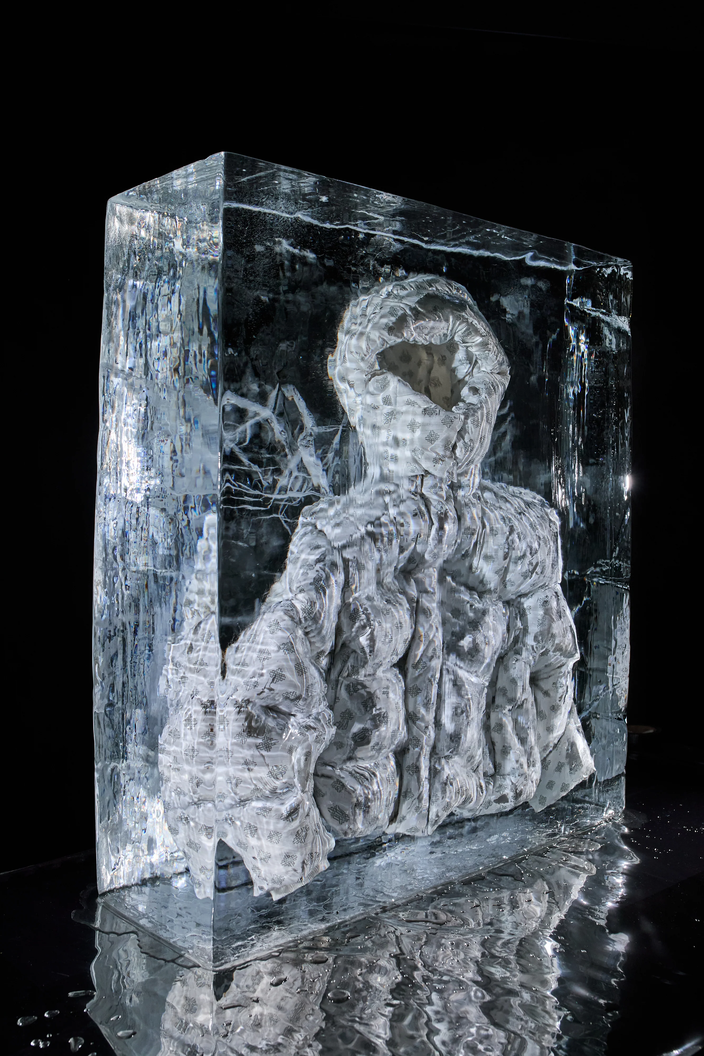 COLD REACTIVE EMBLEM PUFFER - OFF WHITE