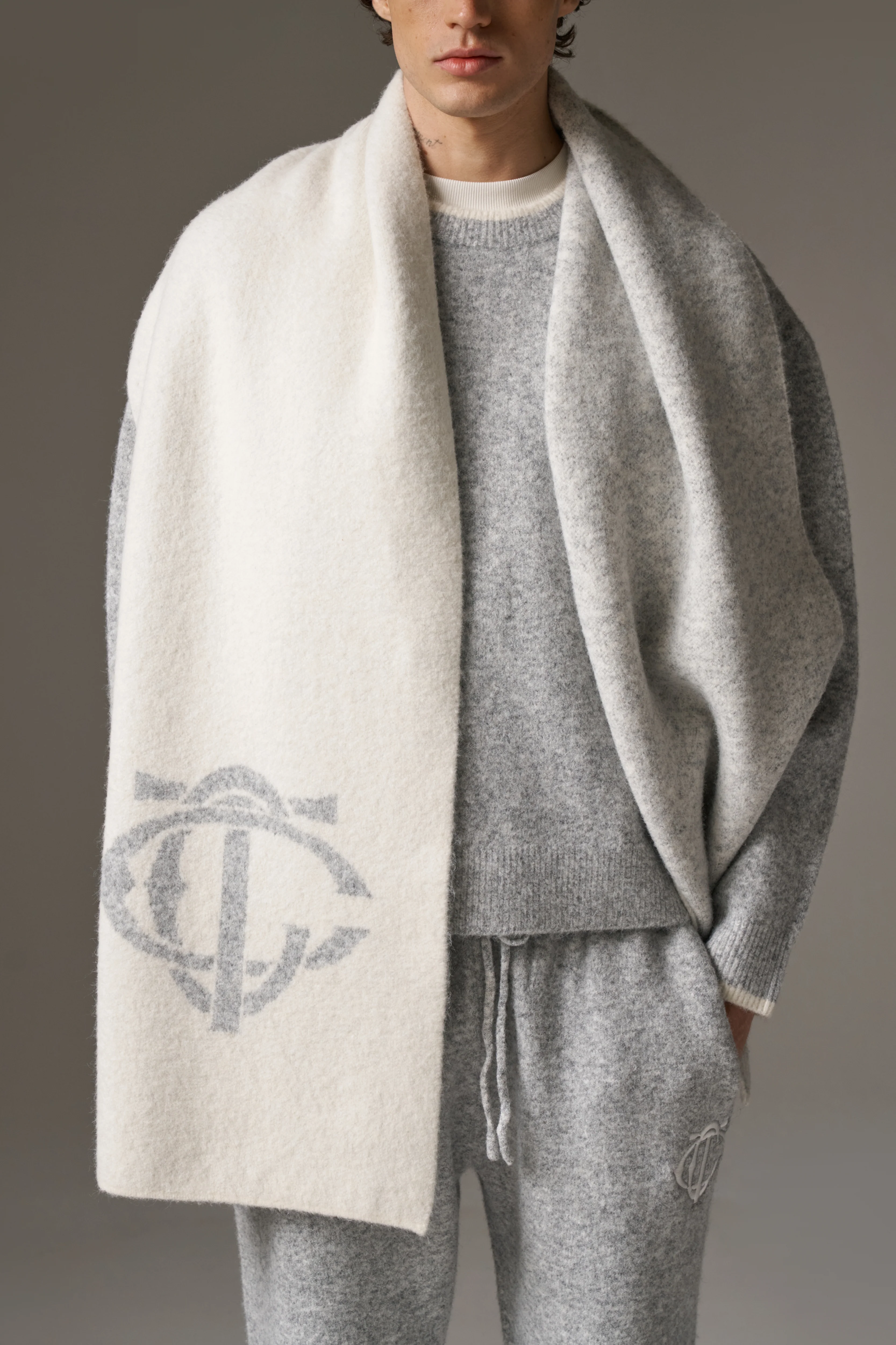 MONOGRAM EMBLEM SCARF - OFF WHITE