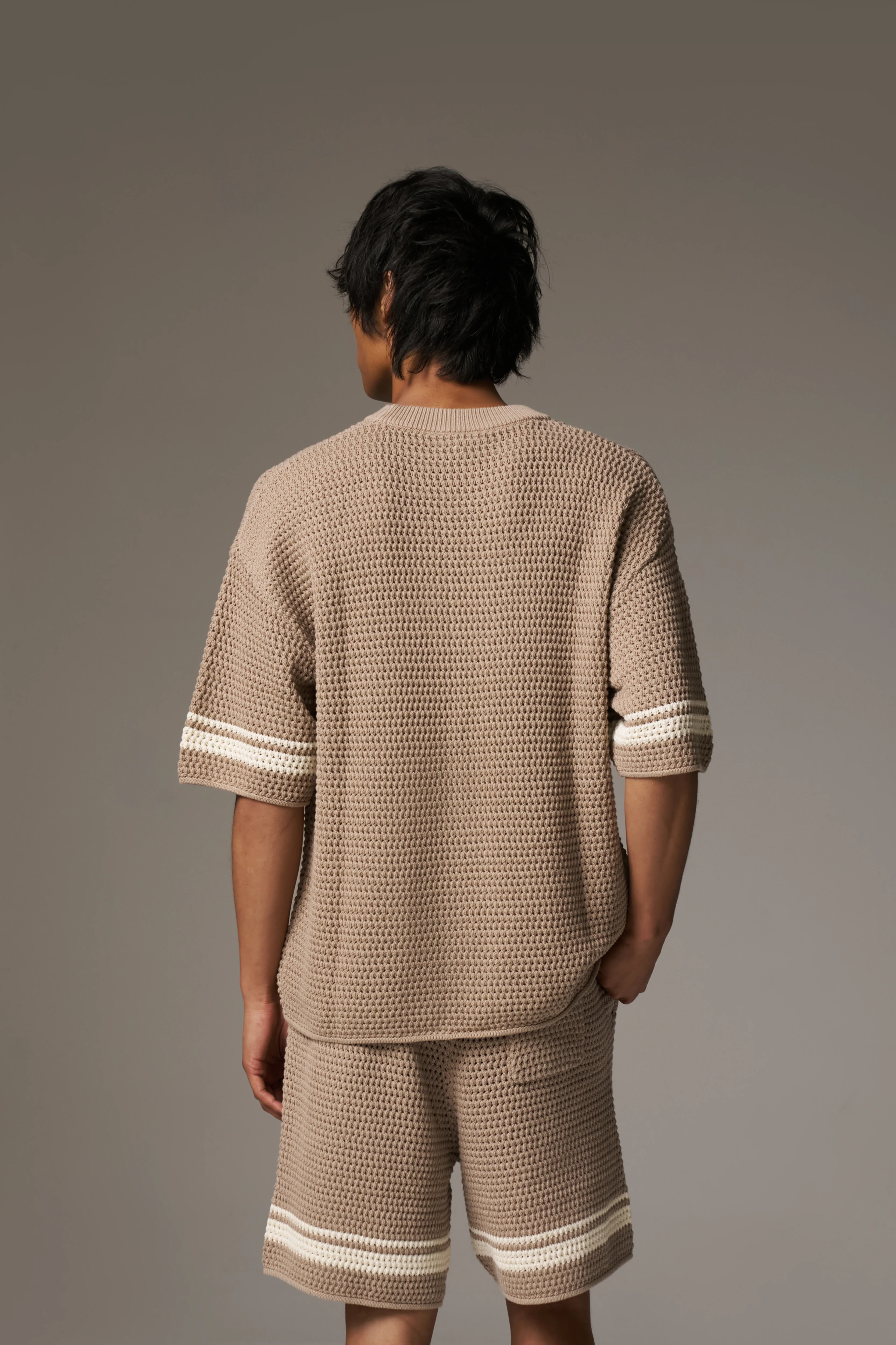 CROCHET KNITTED CONTRAST STRIPE T-SHIRT - BROWN