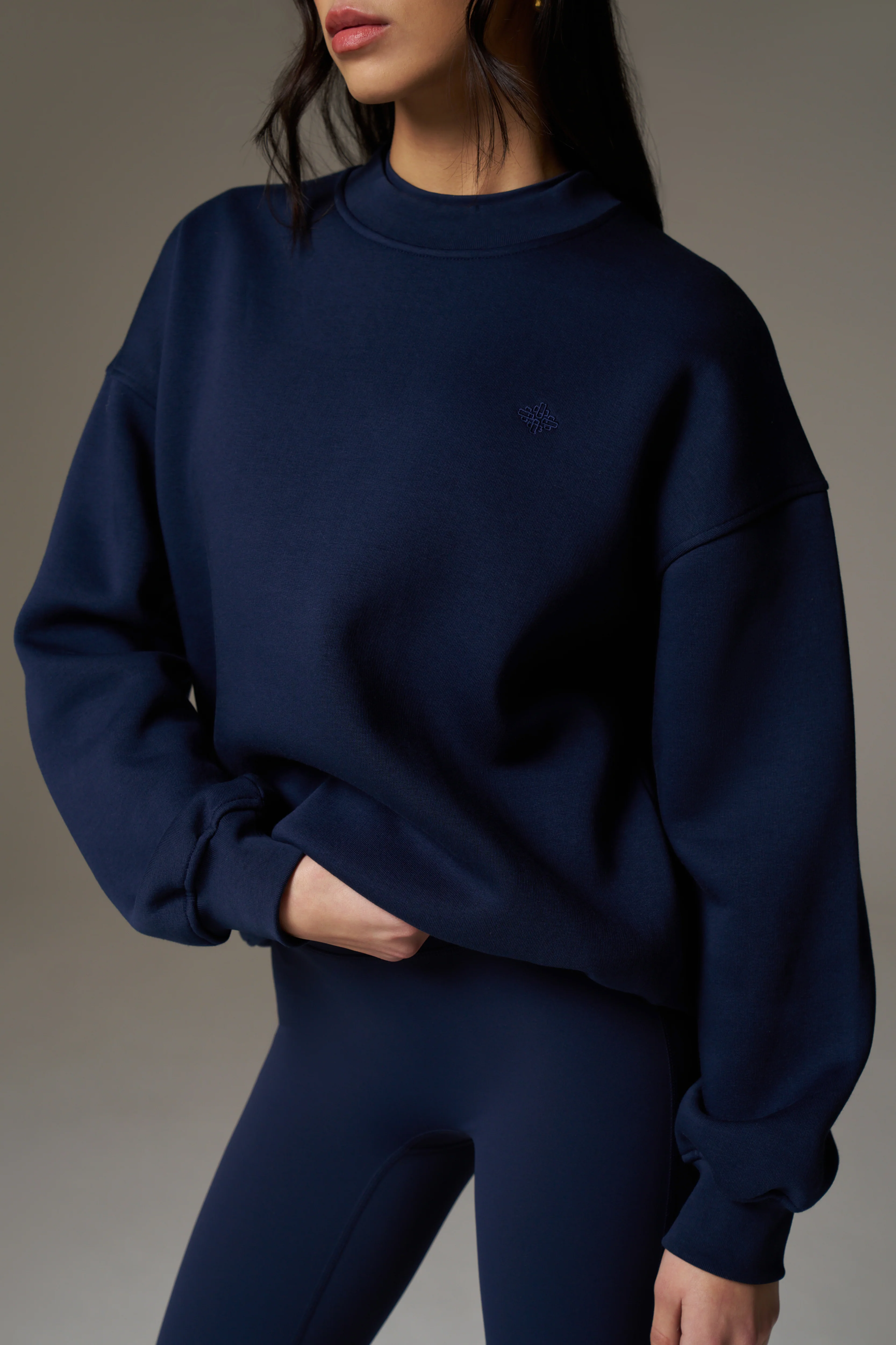 EMBLEM EMBROIDERED SWEATSHIRT - NAVY