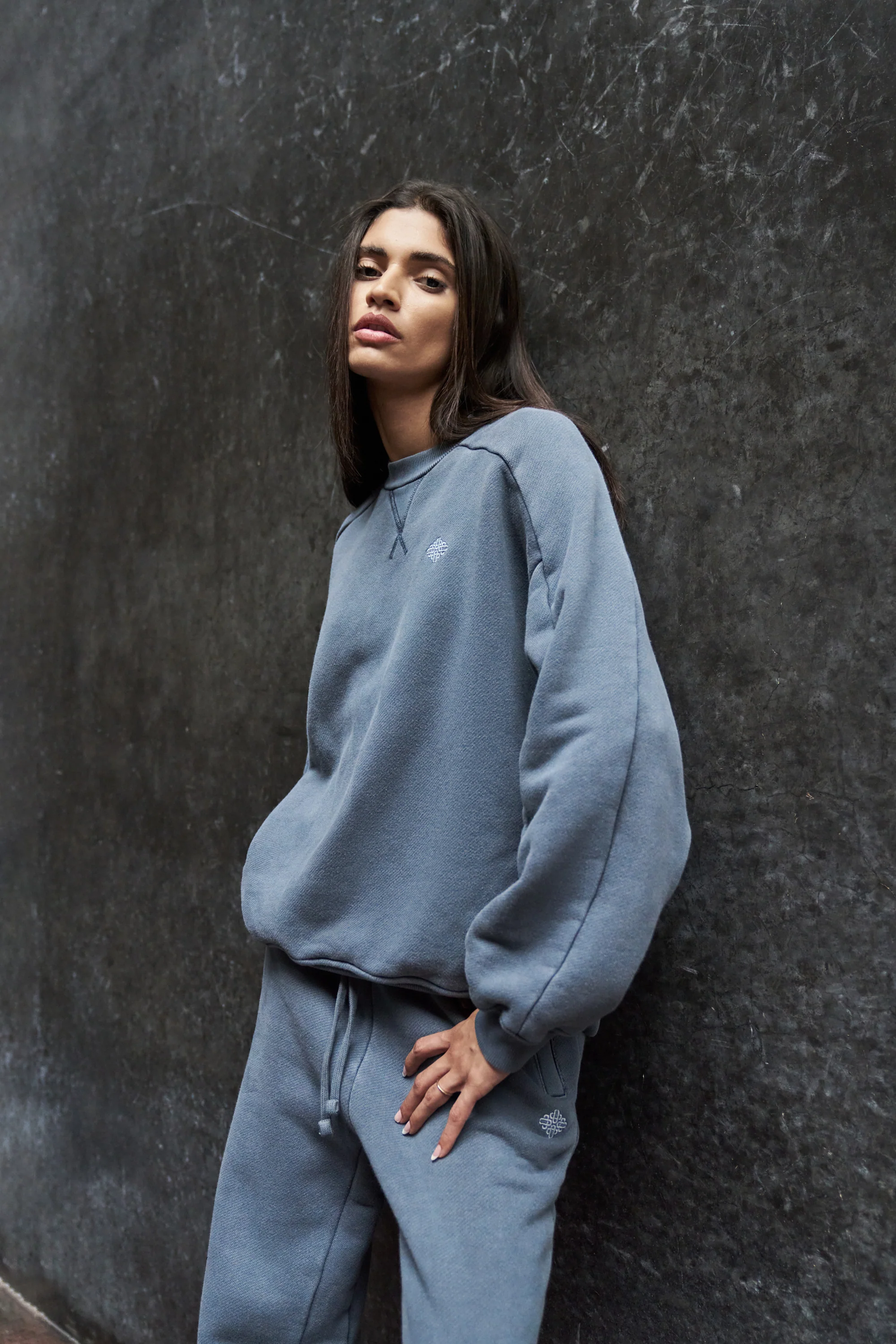 LAUNDERED CLASSICS SEAM DETAIL SWEATSHIRT - PETROL BLUE