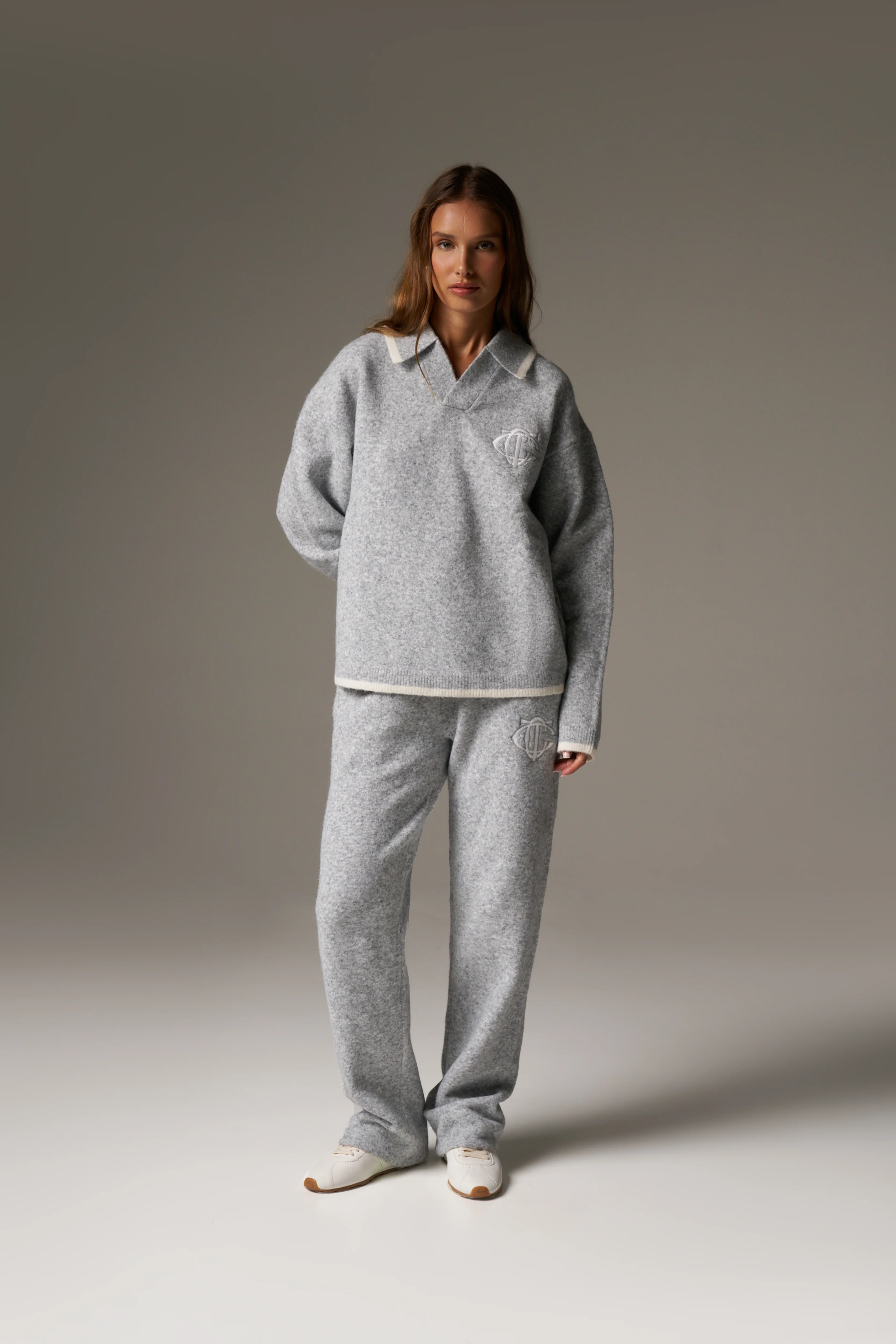 MONOGRAM EMBLEM KNITTED POLO TOP - GREY