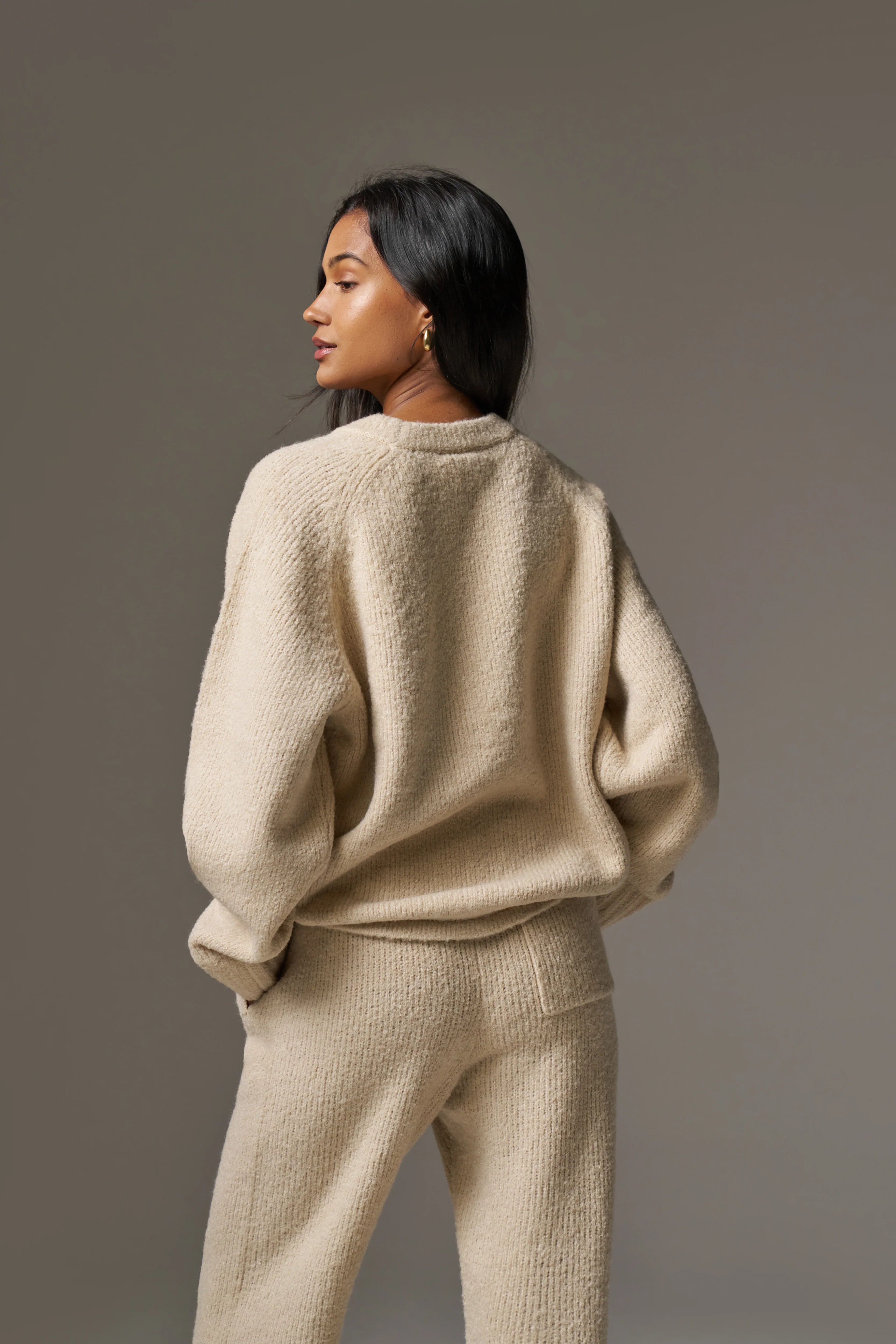 BOUCLE KNIT RAGLAN CREW - STONE