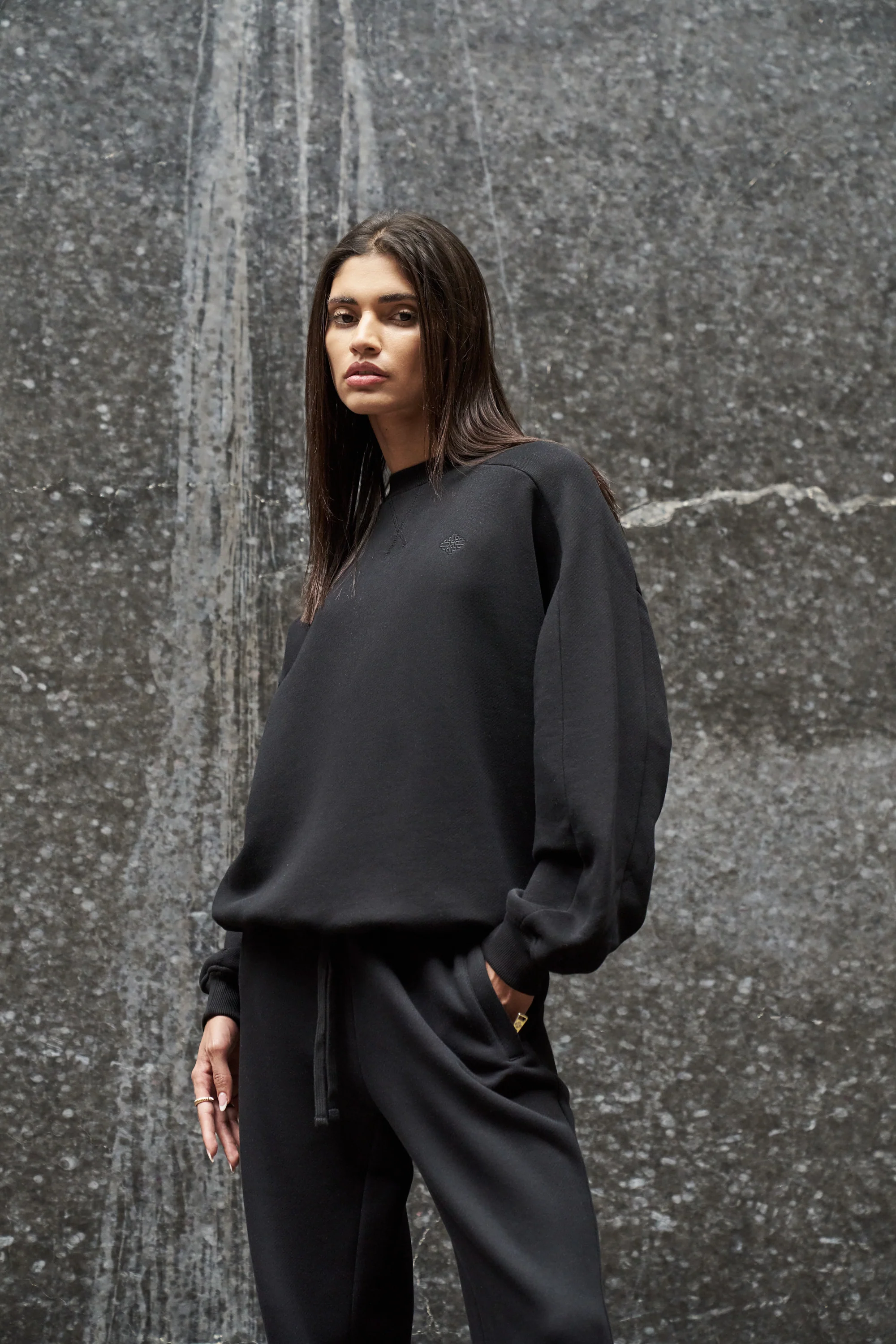 LAUNDERED CLASSICS SEAM DETAIL SWEATSHIRT - WASHED BLACK