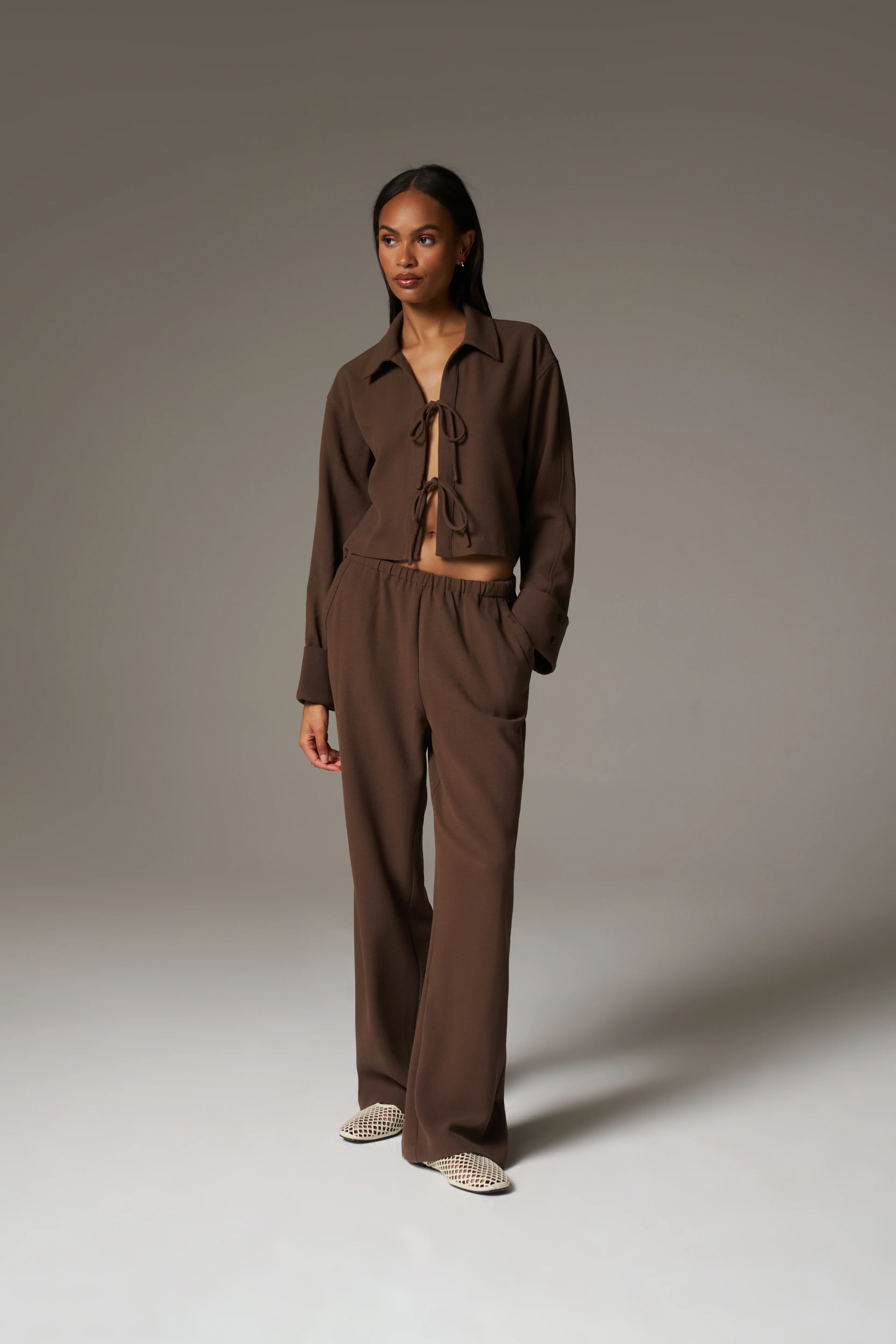 TEXTURED LINEN BUTTON DETAIL TROUSER - BROWN
