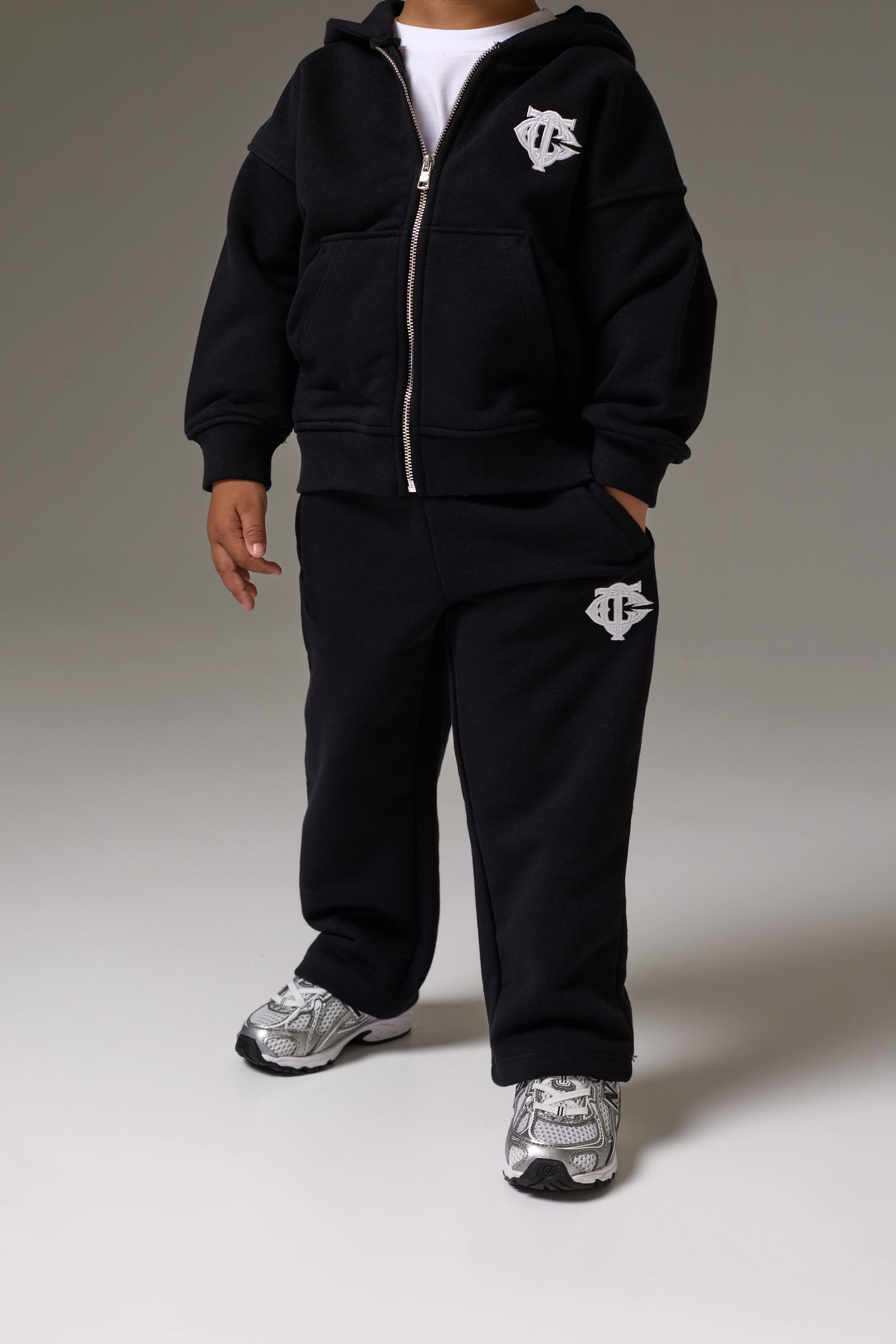 KIDS ZIP THROUGH MONOGRAM EMBLEM APPLIQUE HOODIE - BLACK