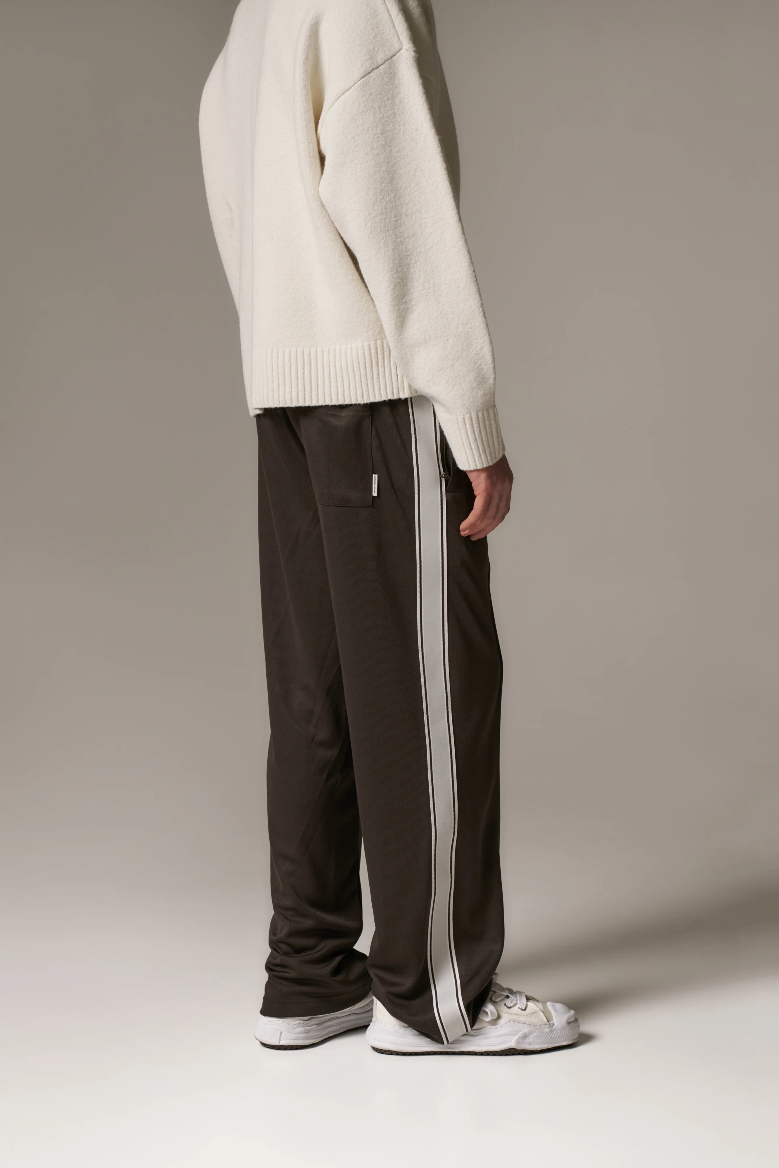 TAPE MESH JOGGER - BROWN