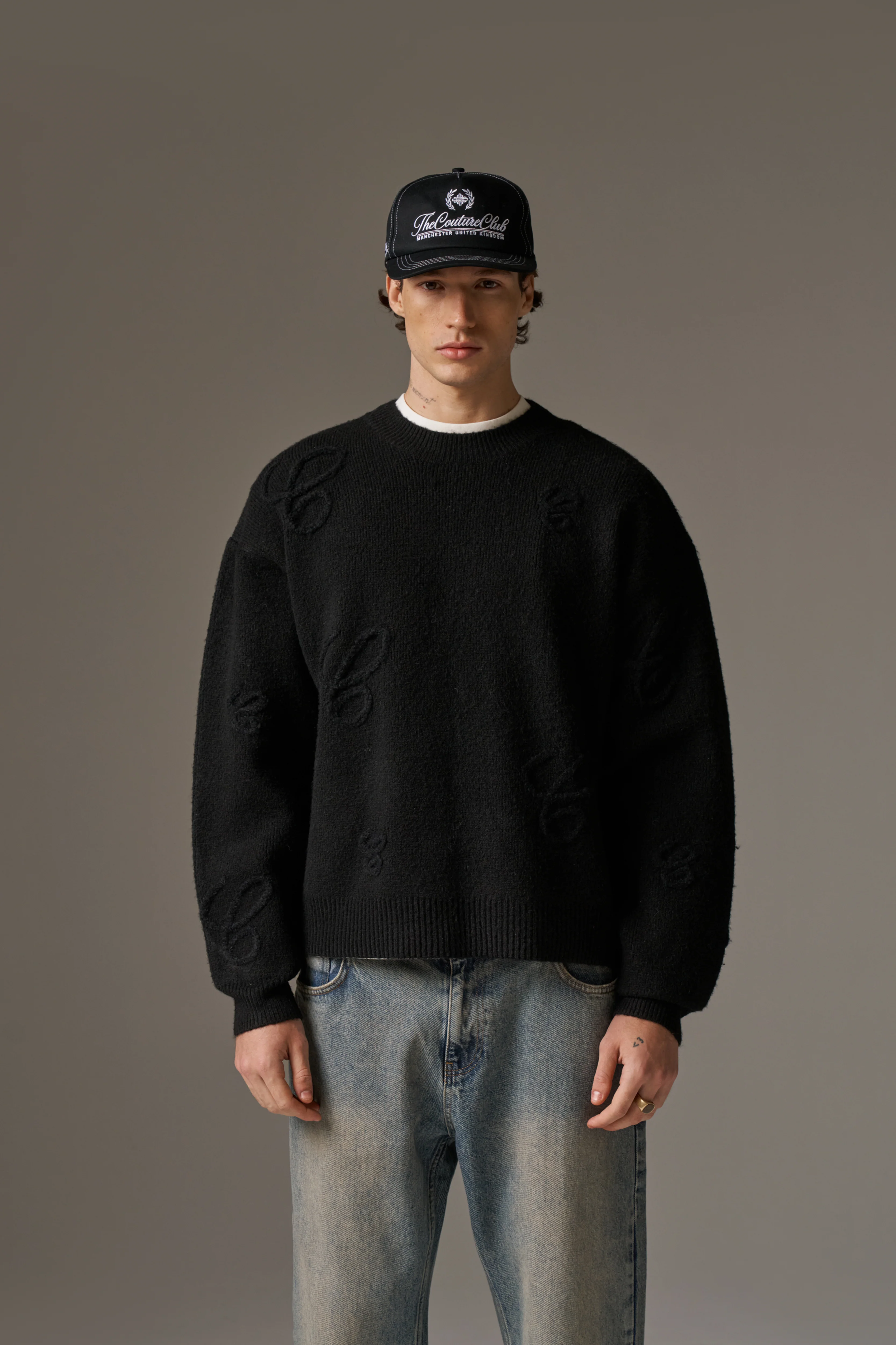 SCRIPT APPLIQUE JUMPER - BLACK