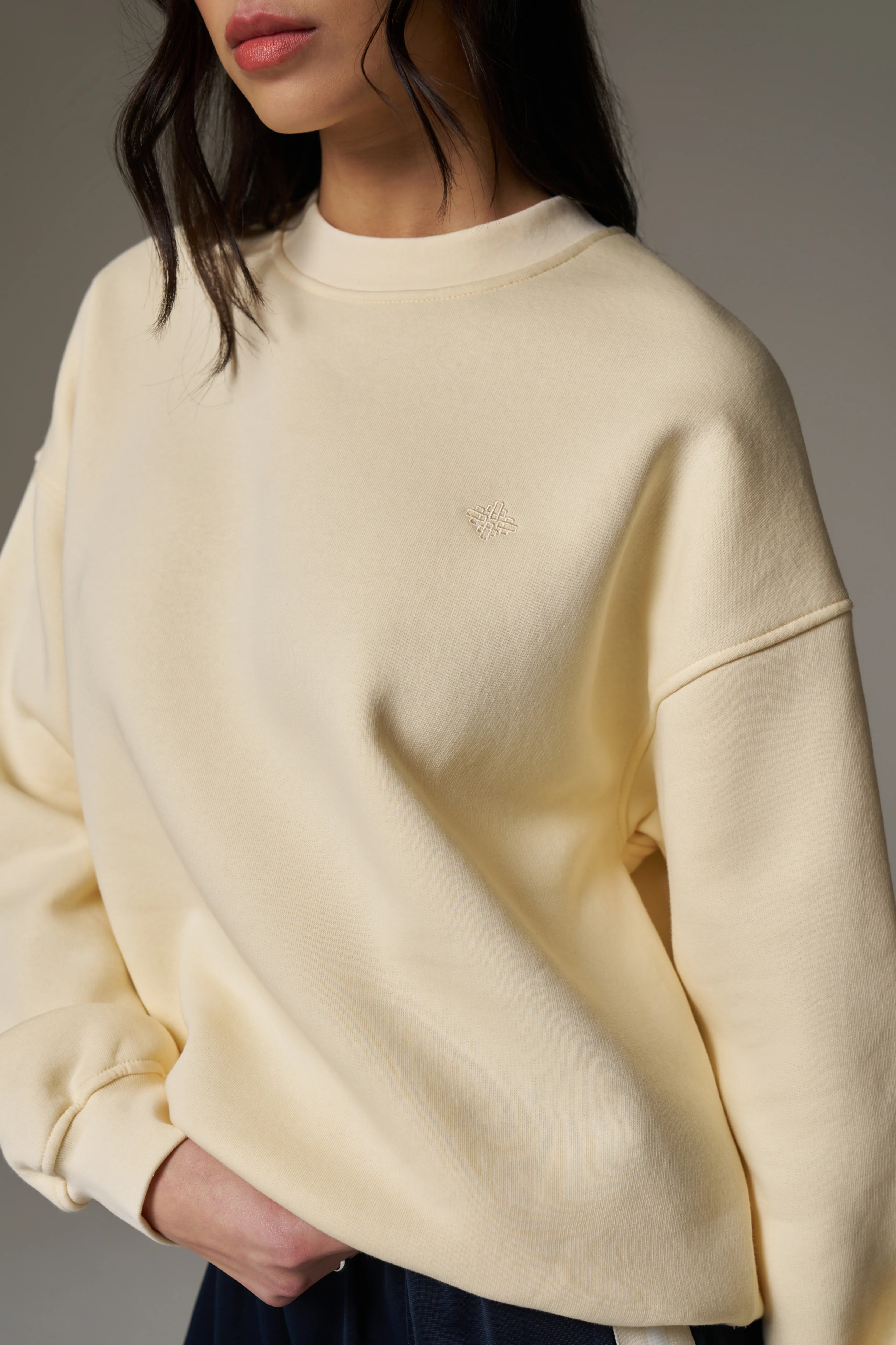 EMBLEM EMBROIDERED SWEATSHIRT - BUTTERMILK