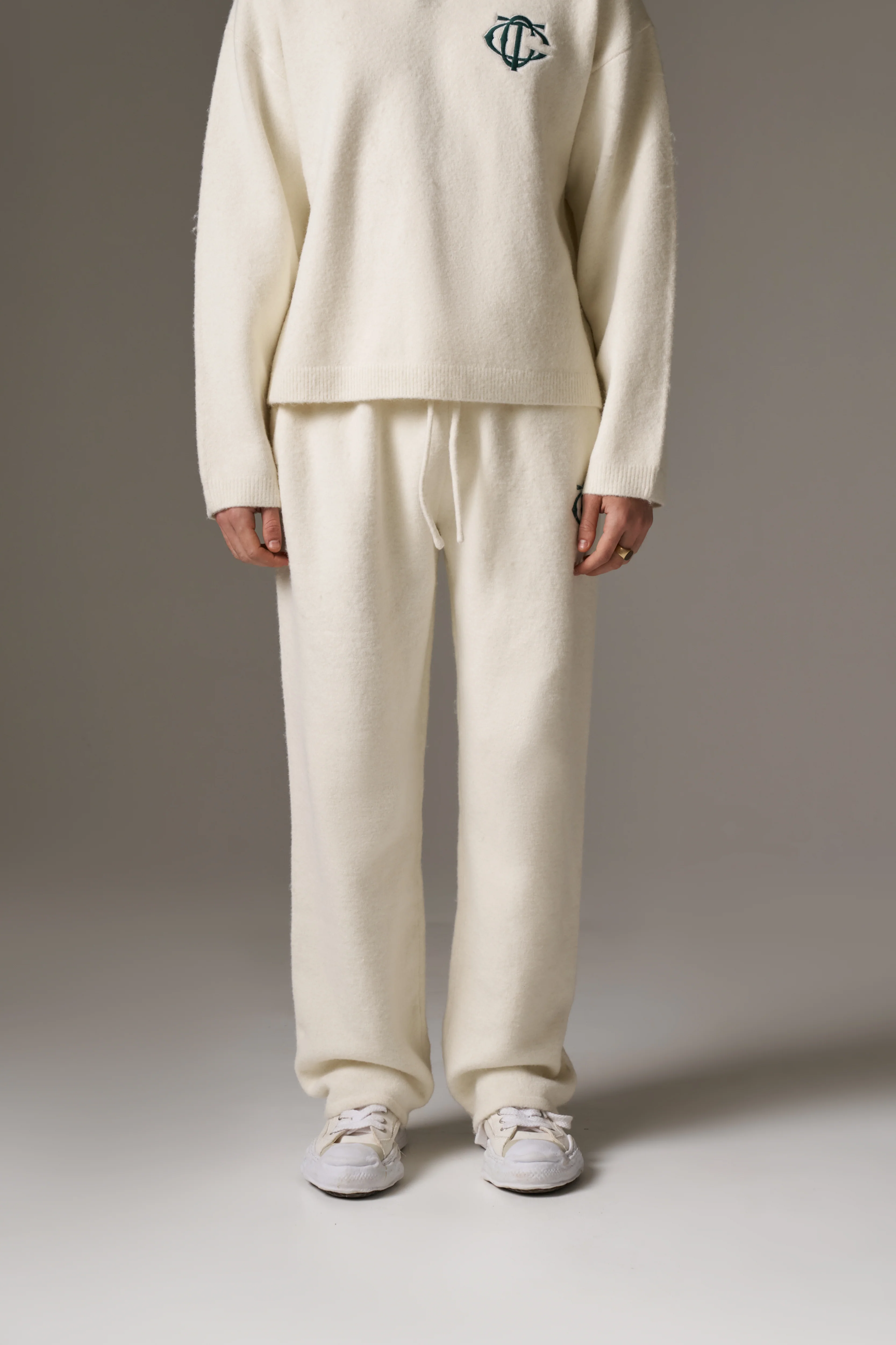 MONOGRAM EMBLEM KNITTED JOGGERS - OFF WHITE