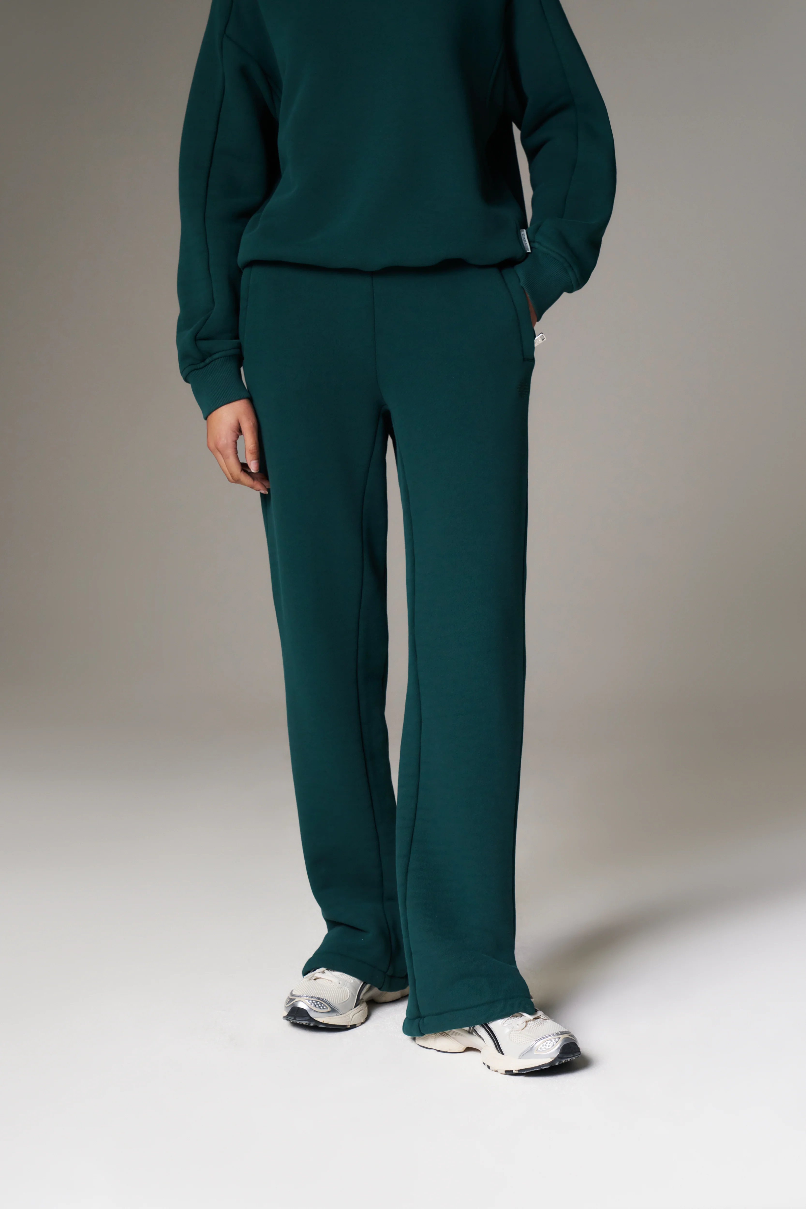 LAUNDERED CLASSICS STRAIGHT LEG JOGGERS - GREEN