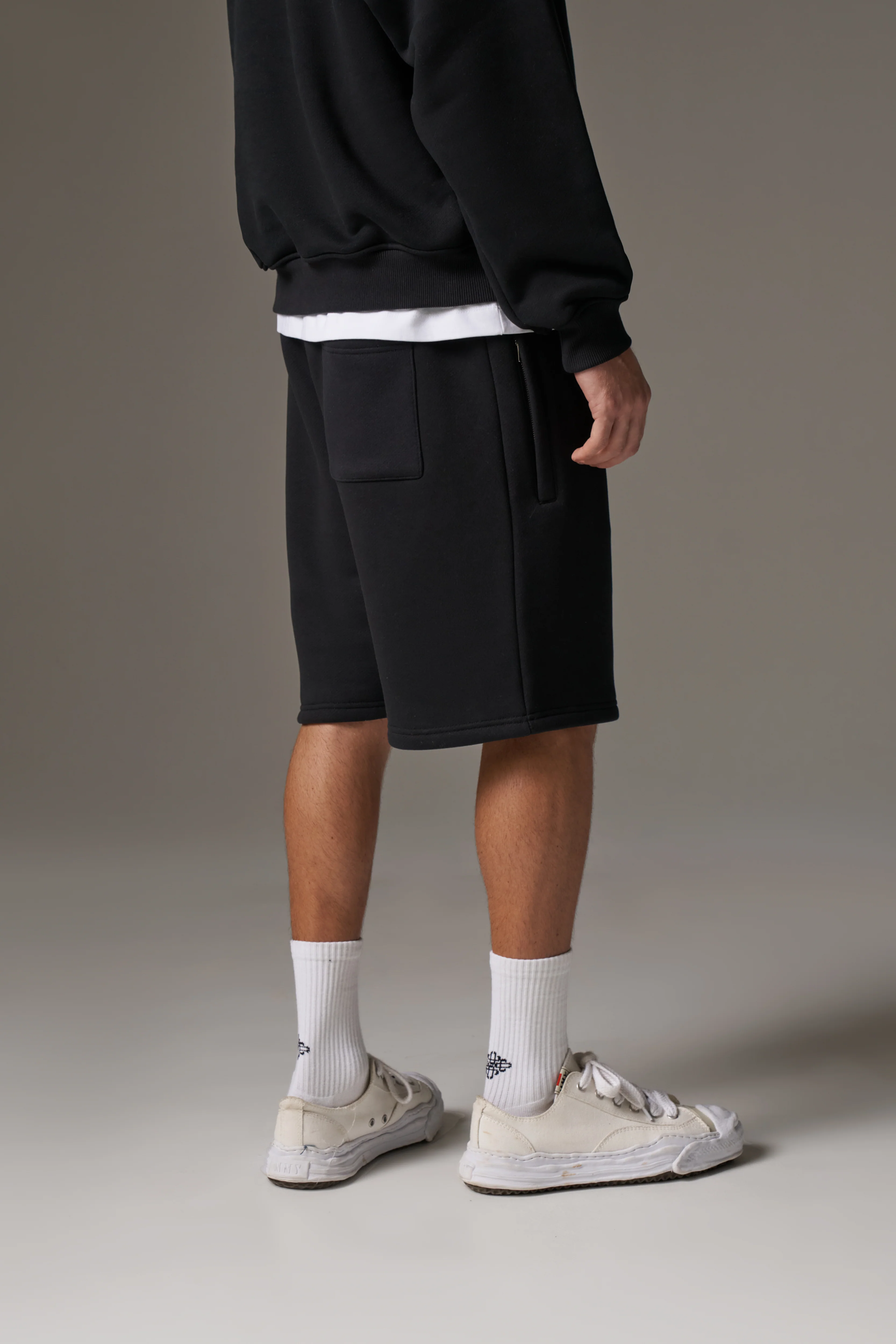 HEAVYWEIGHT MONOGRAM EMBLEM SHORTS - BLACK