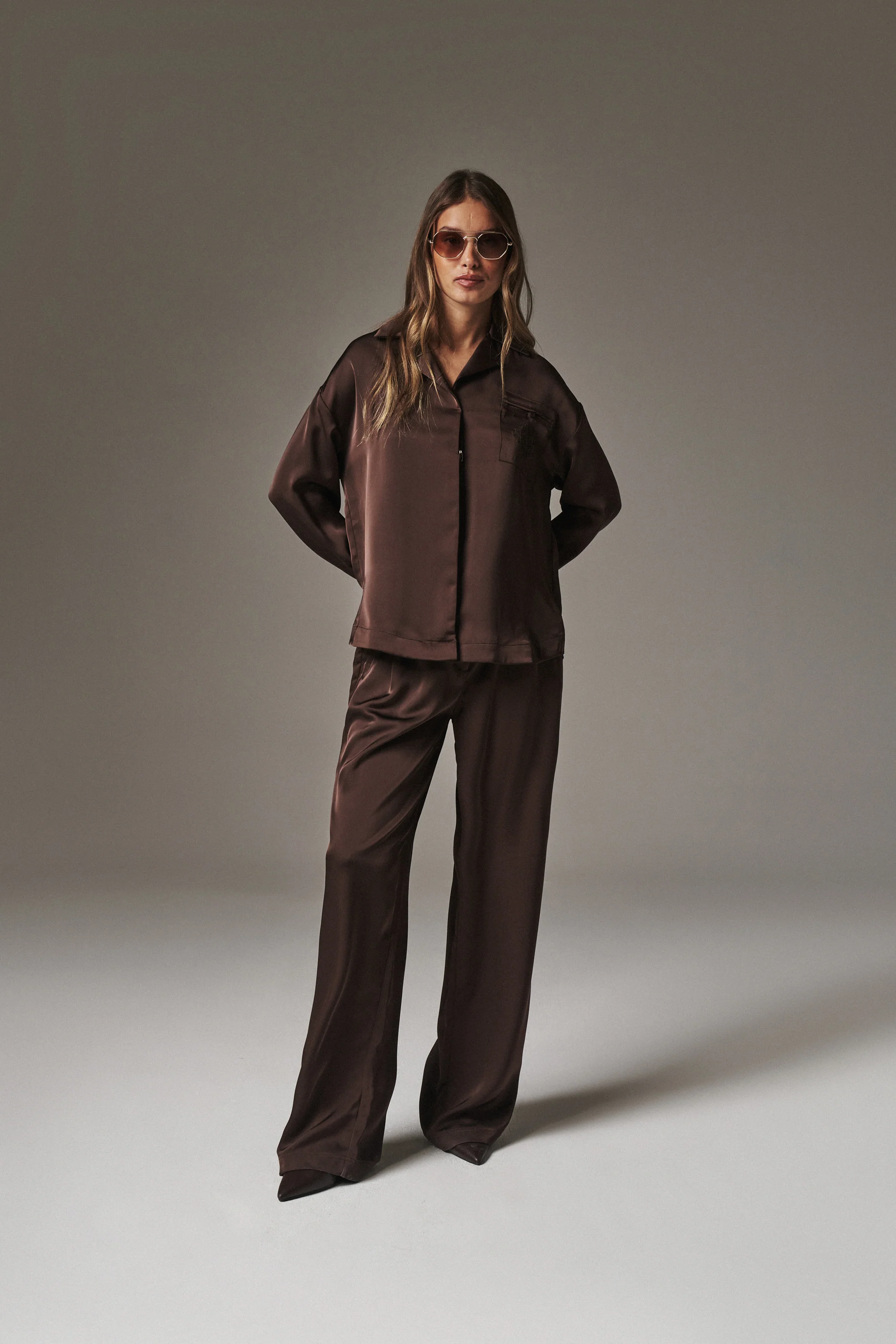 SATIN TAILORED RELAXED TROUSER - DEEP CHOCOLATE