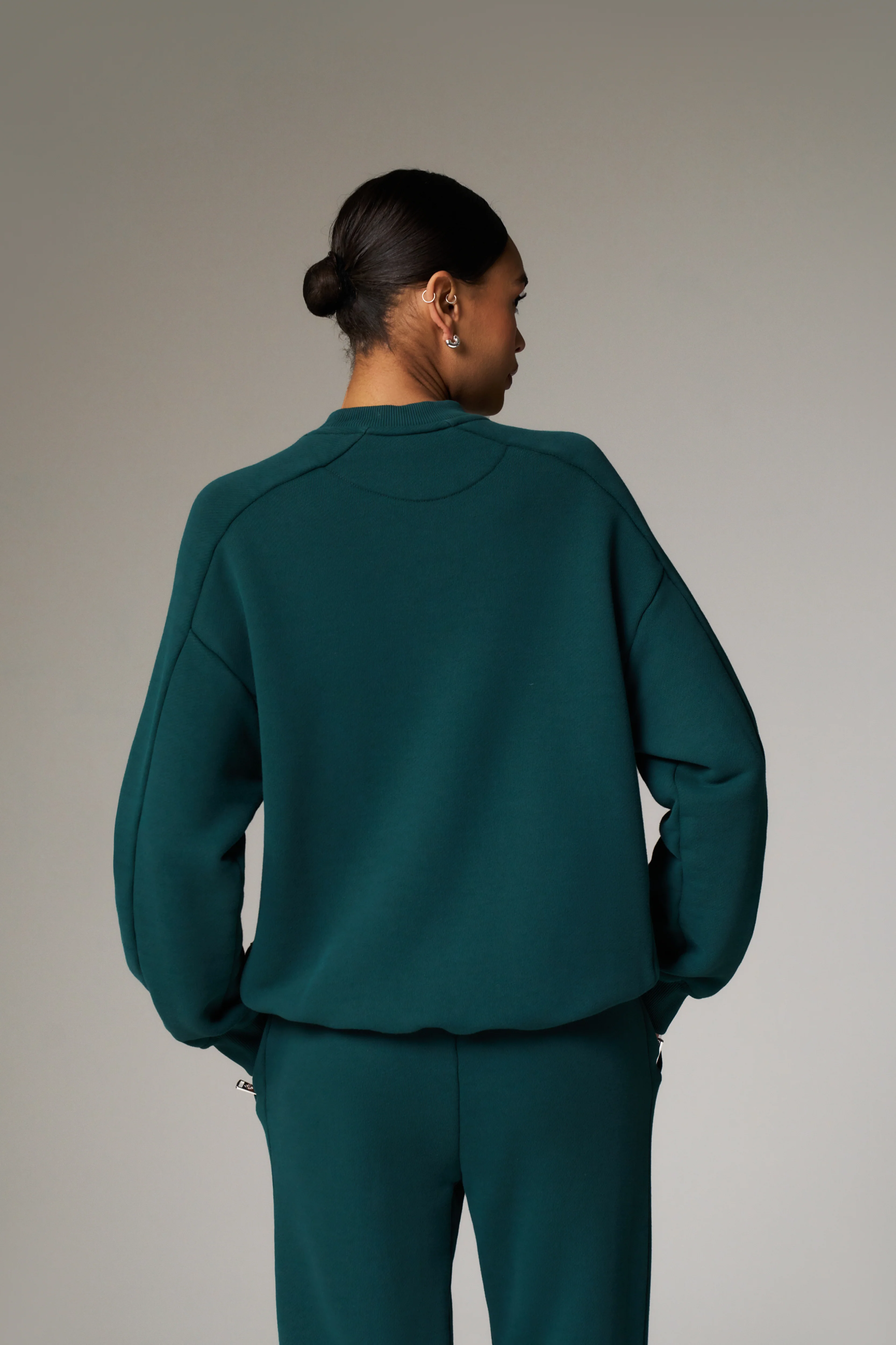 LAUNDERED CLASSICS SEAM DETAIL SWEATSHIRT - GREEN