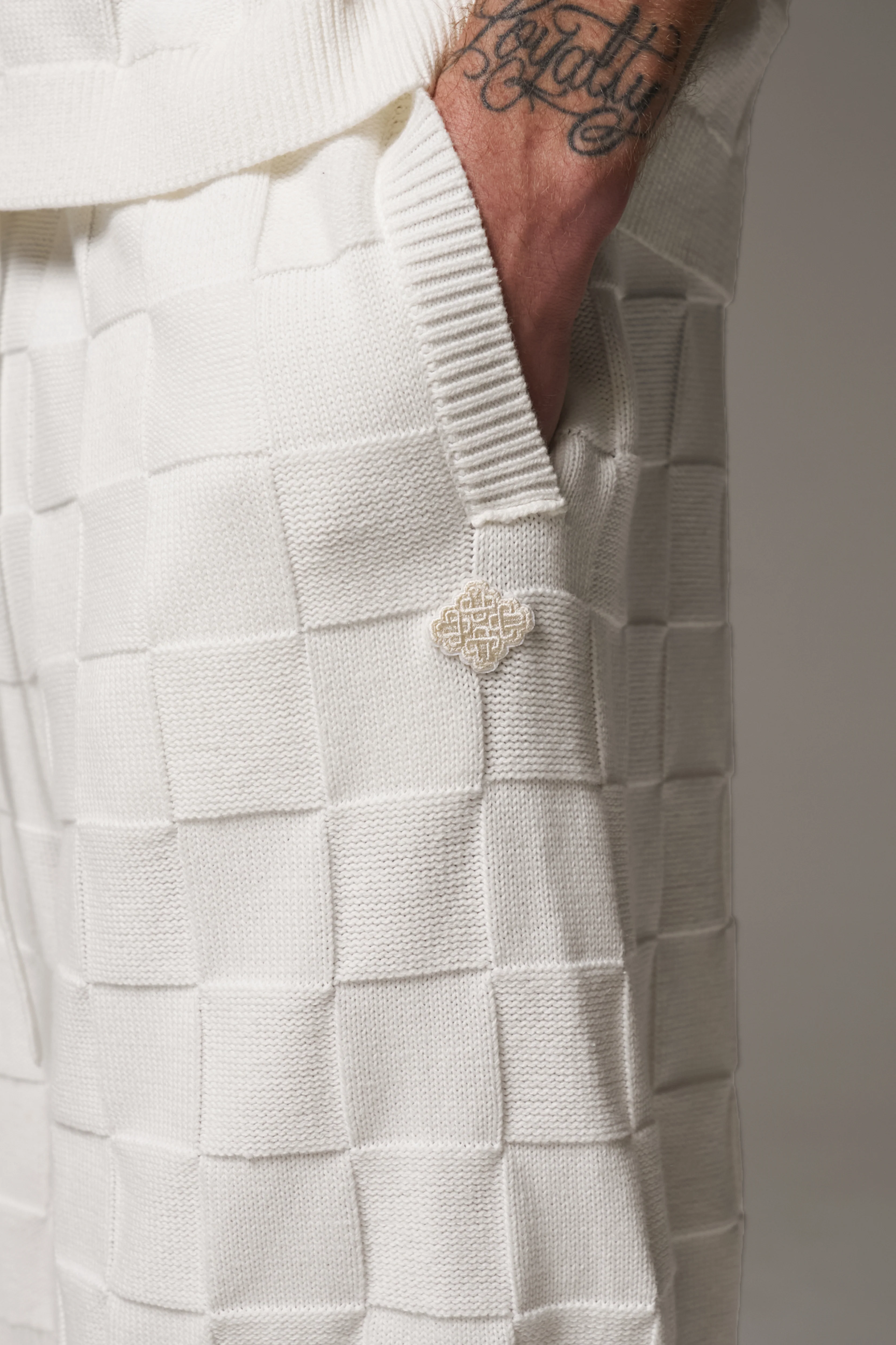 CHECKERBOARD KNITTED SHORT - OFF WHITE