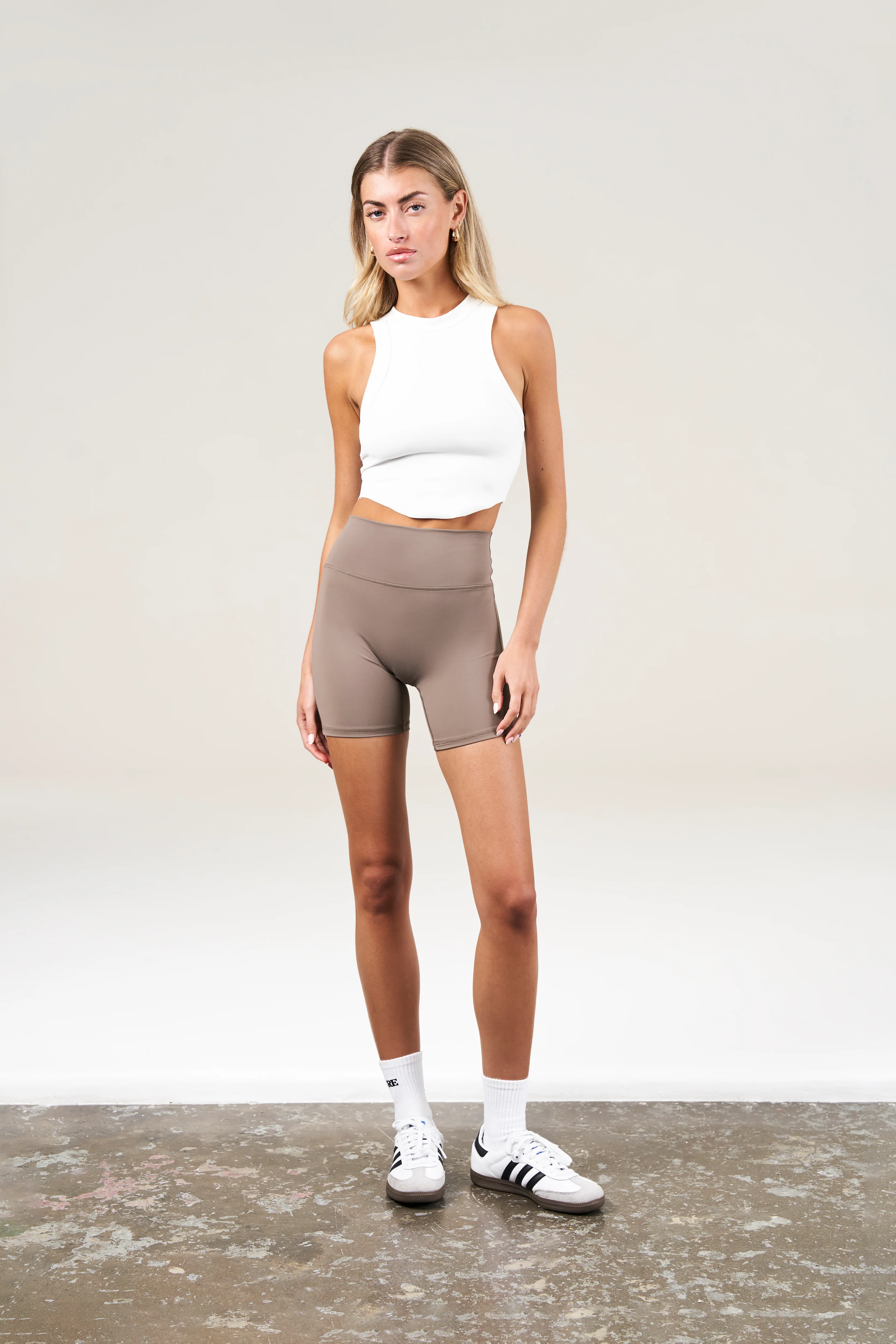 SCULPTING STRETCH EMBLEM RACER - OFF WHITE