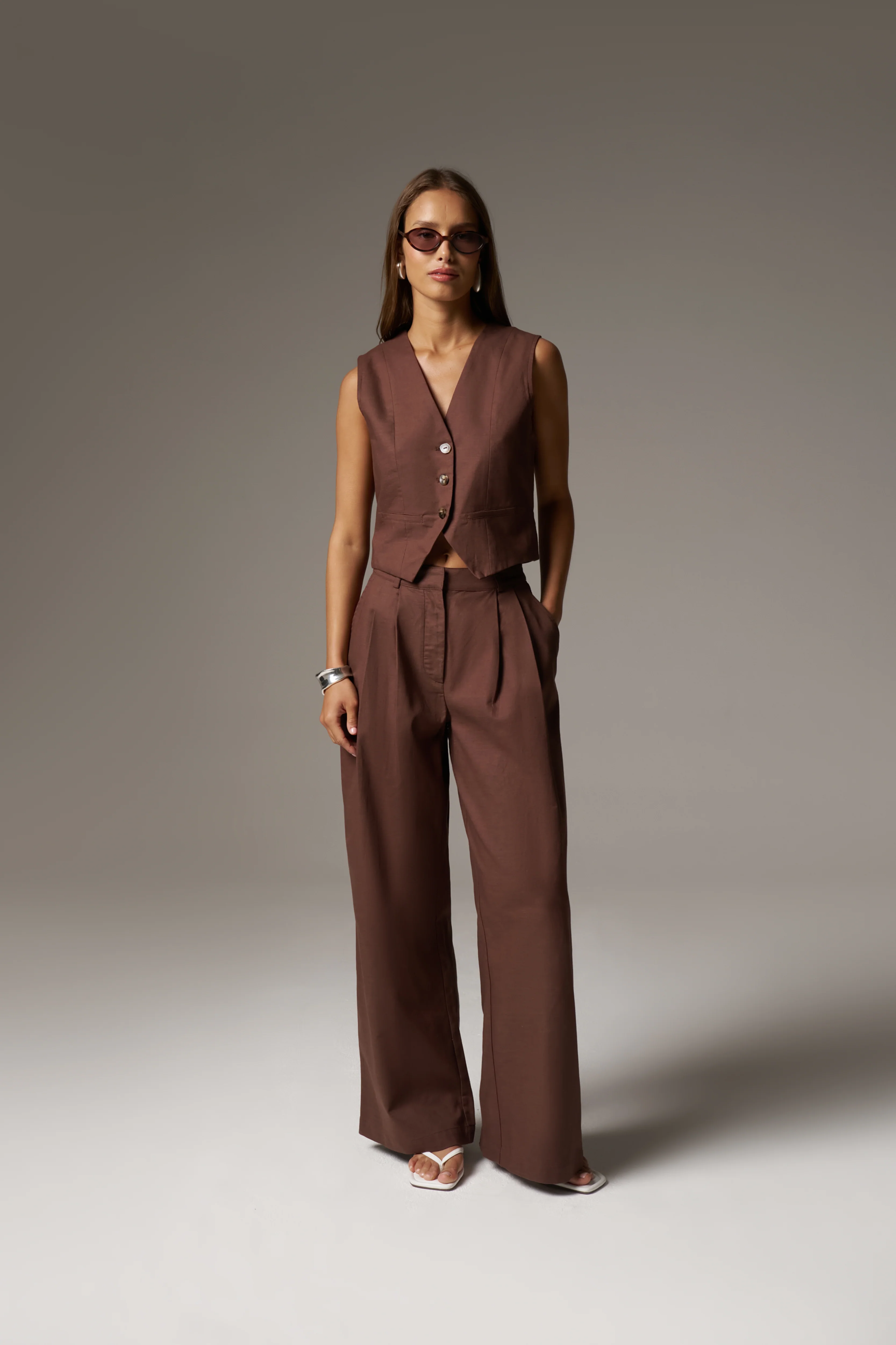 LINEN BLEND WIDE LEG PLEATED TROUSERS - CHOCOLATE