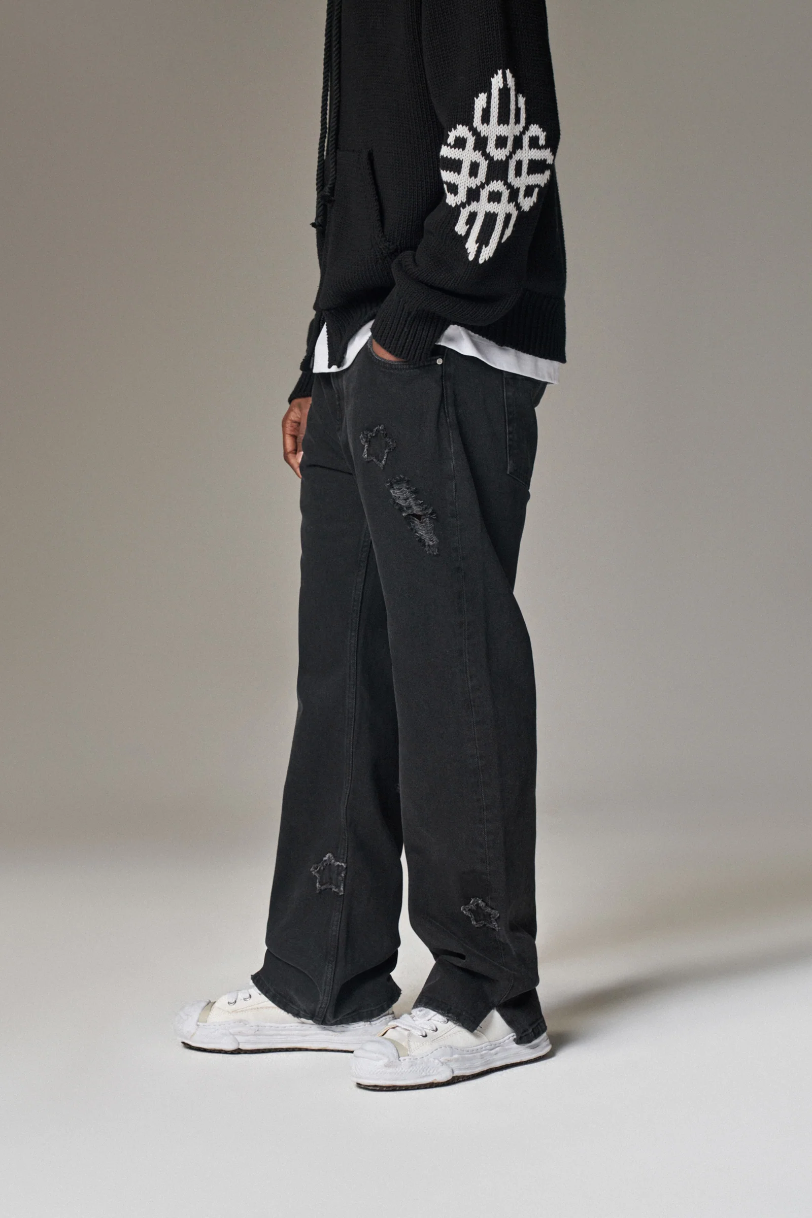 STAR APPLIQUE DENIM JEANS - WASHED BLACK
