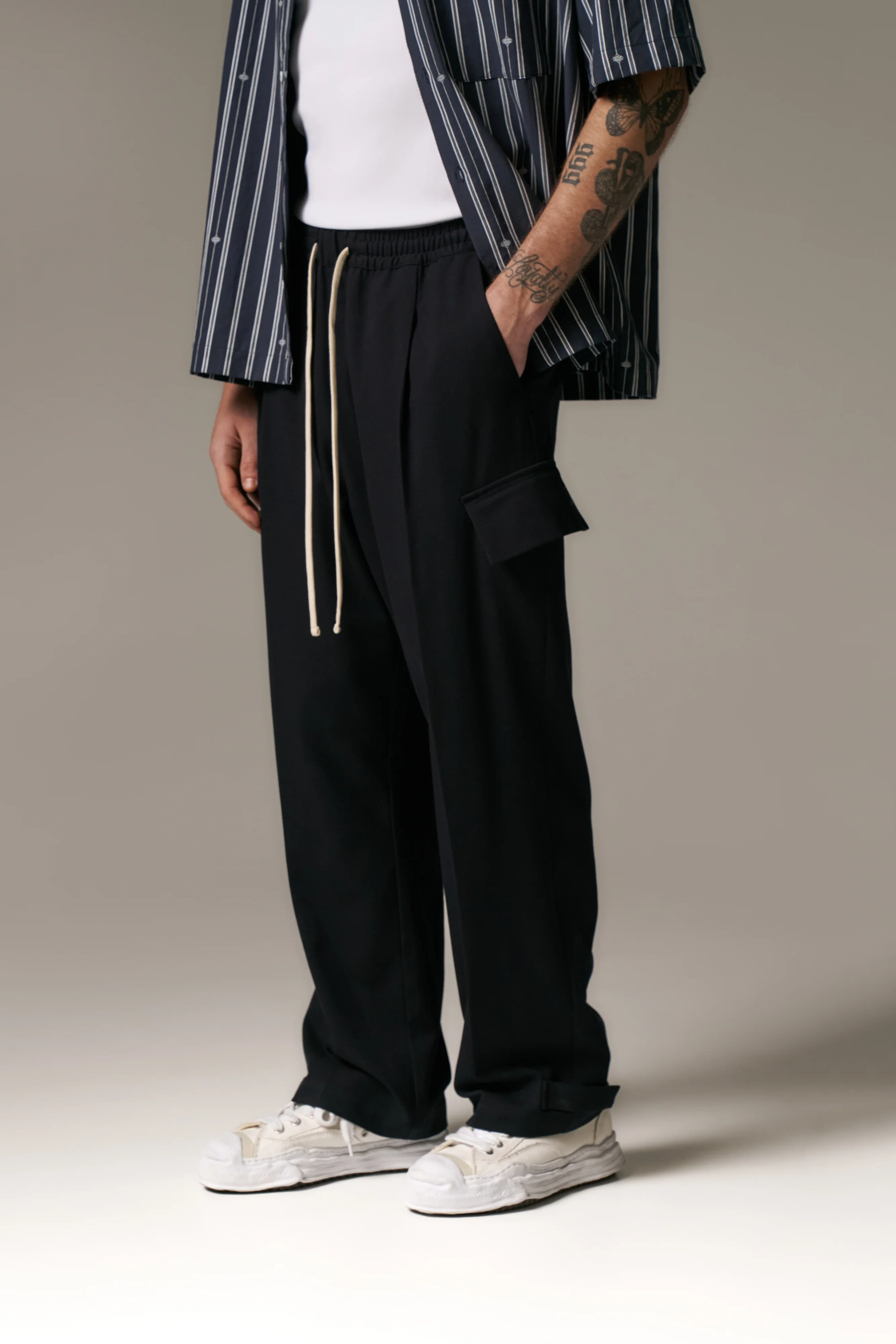 PLEATED WIDE LEG TROUSER - NAVY