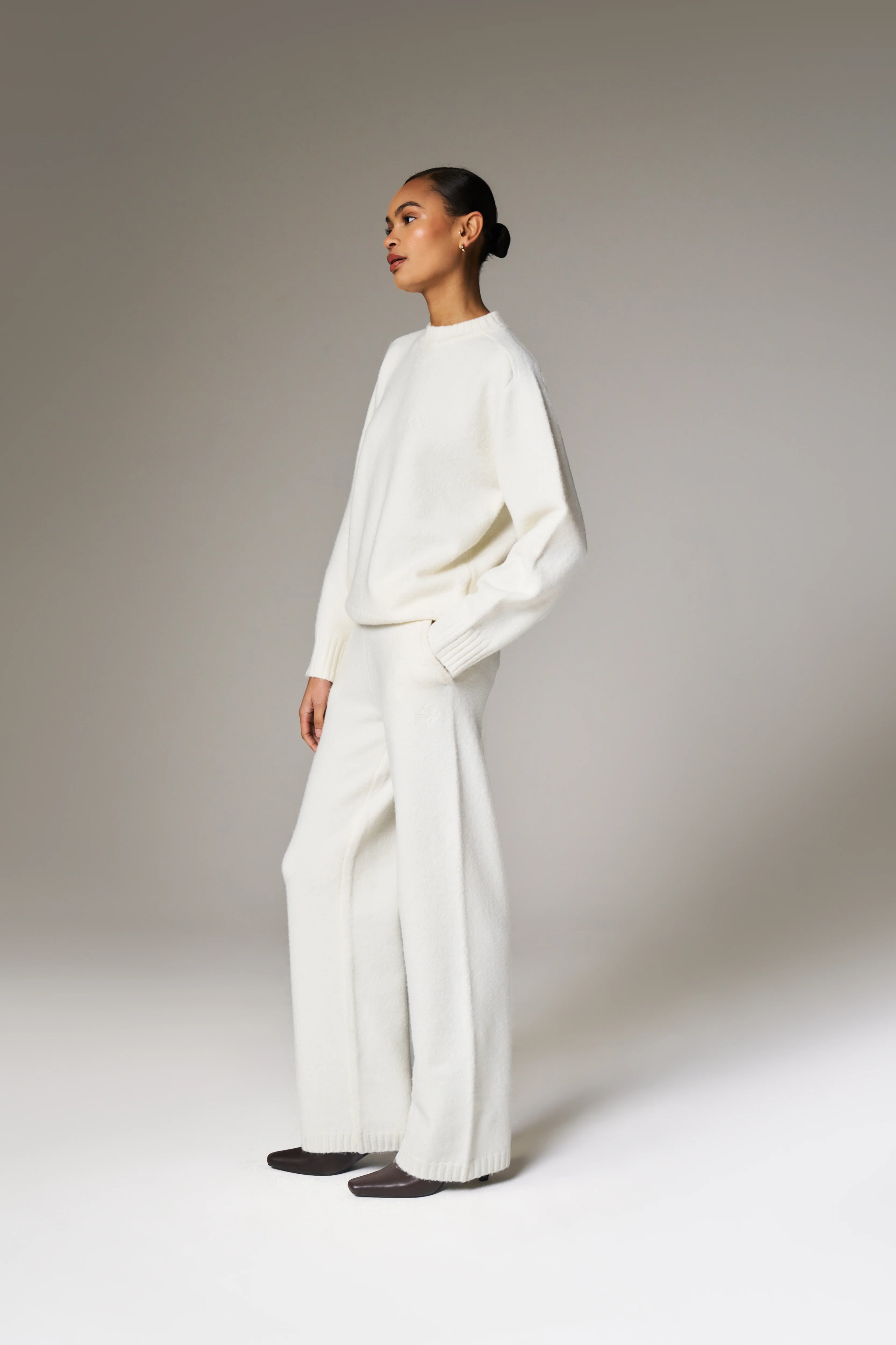 FLUFFY KNIT EMBLEM EMBROIDERED CREW - OFF WHITE