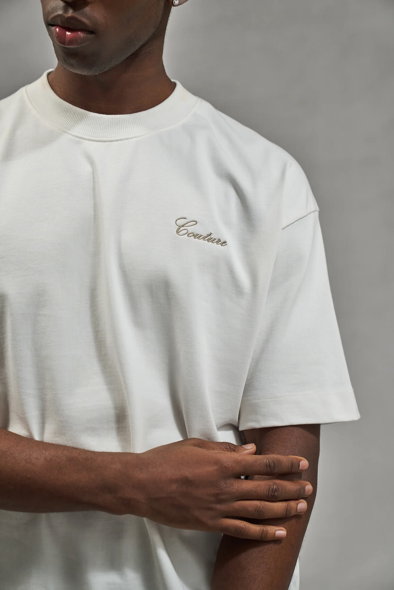 SCRIPT EMBROIDERED T-SHIRT - OFF WHITE