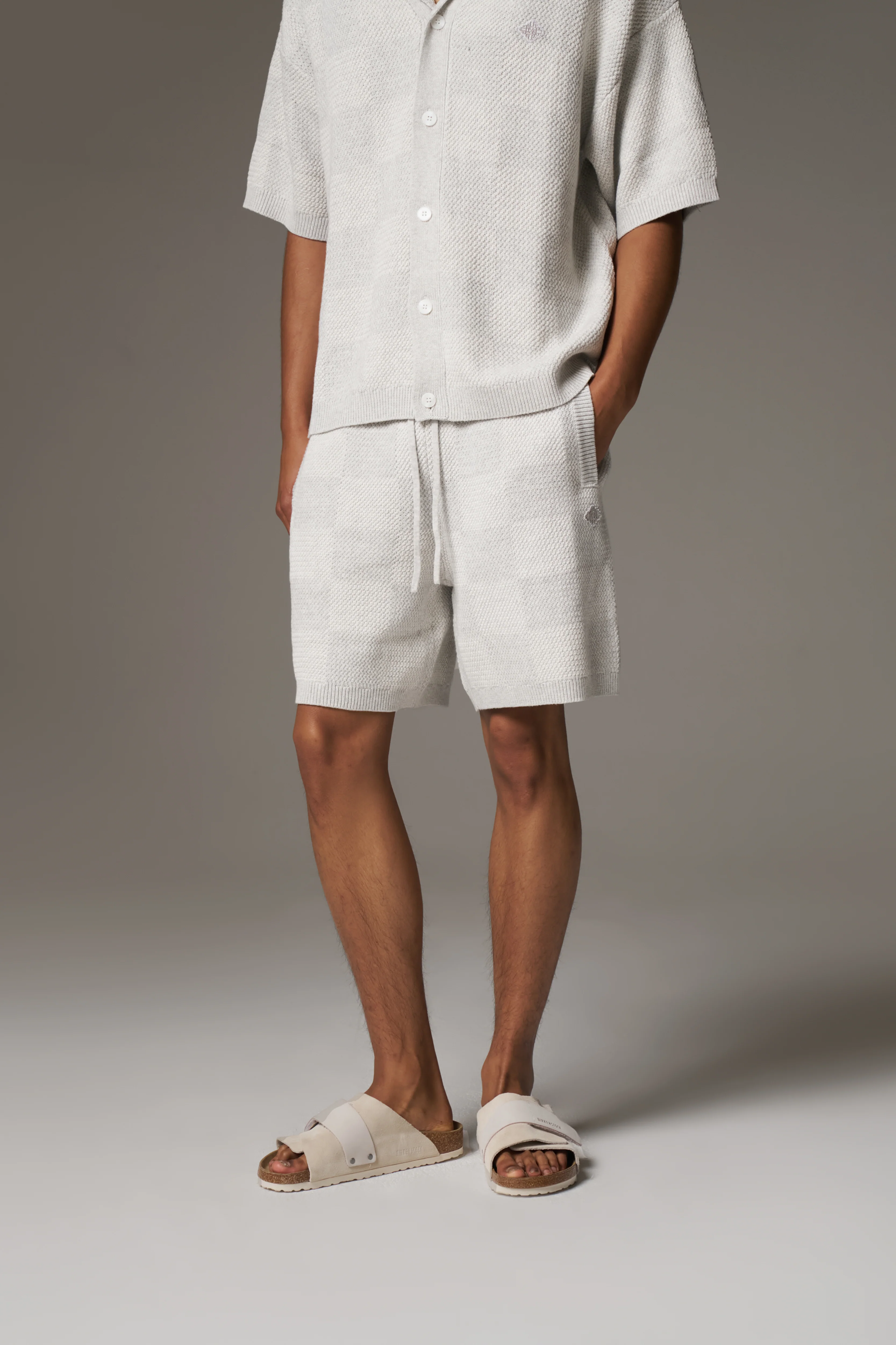 KNITTED CHECKERBOARD SHORTS - GREY