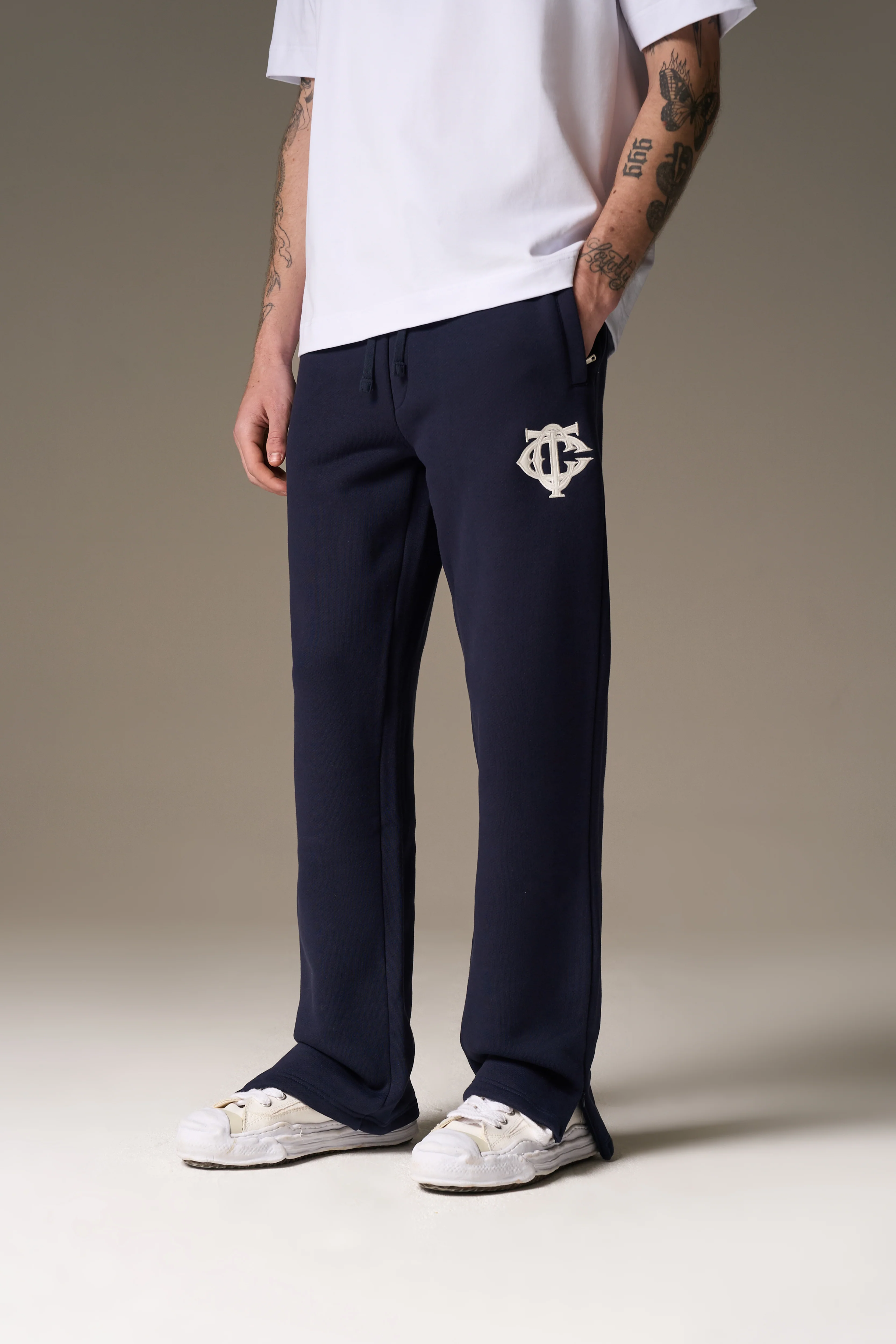 HEAVYWEIGHT MONOGRAM EMBLEM JOGGERS - NAVY