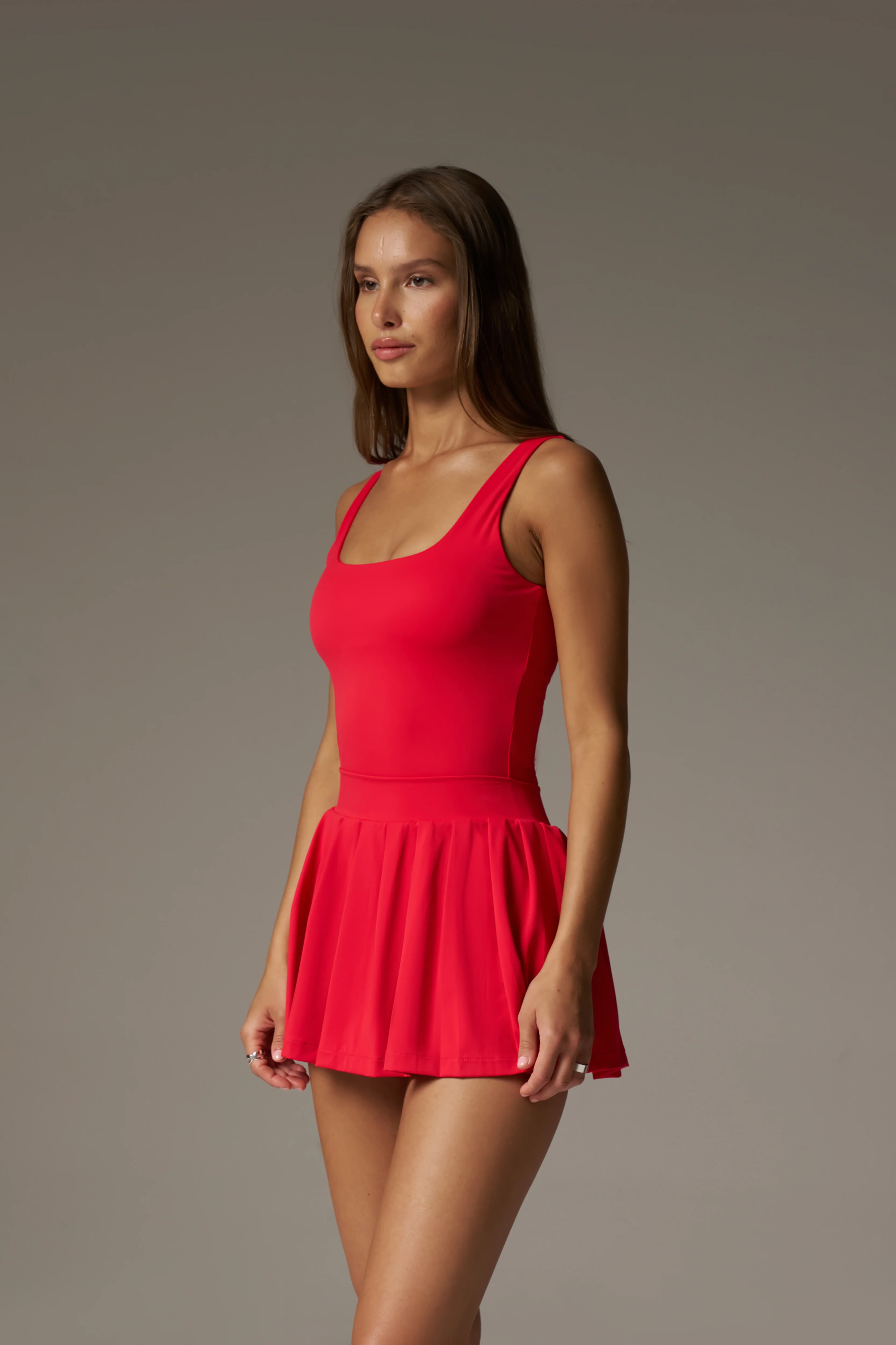 SCULPTING STRETCH SCOOP NECK SPORTS TOP - RED