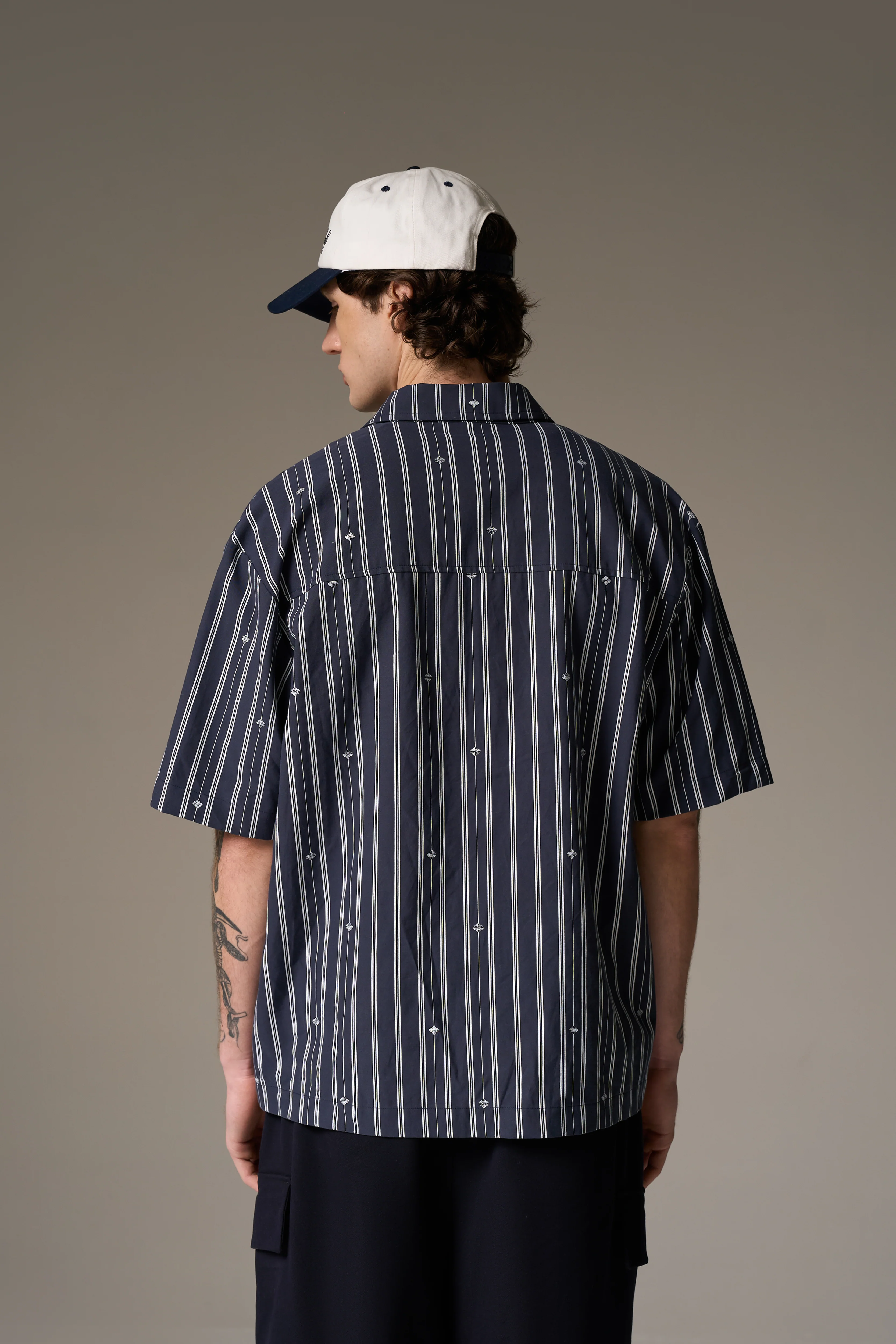 EMBLEM STRIPE SHIRT - NAVY