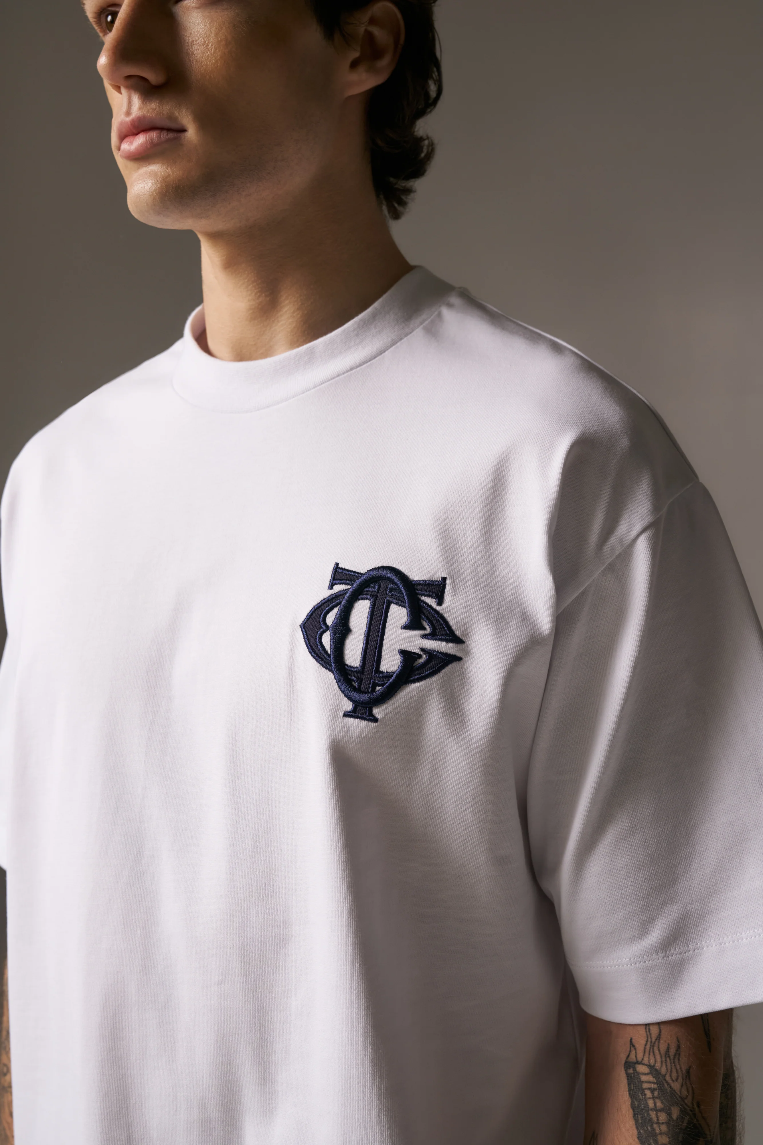 MONOGRAM EMBLEM T-SHIRT - NAVY