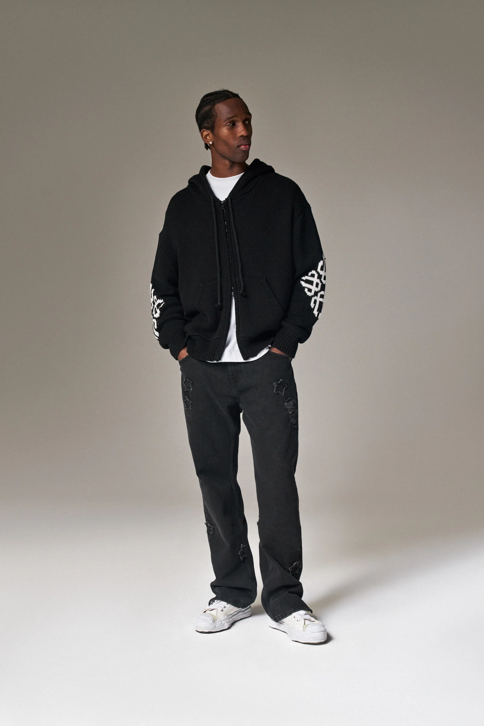 STAR APPLIQUE DENIM JEANS - WASHED BLACK