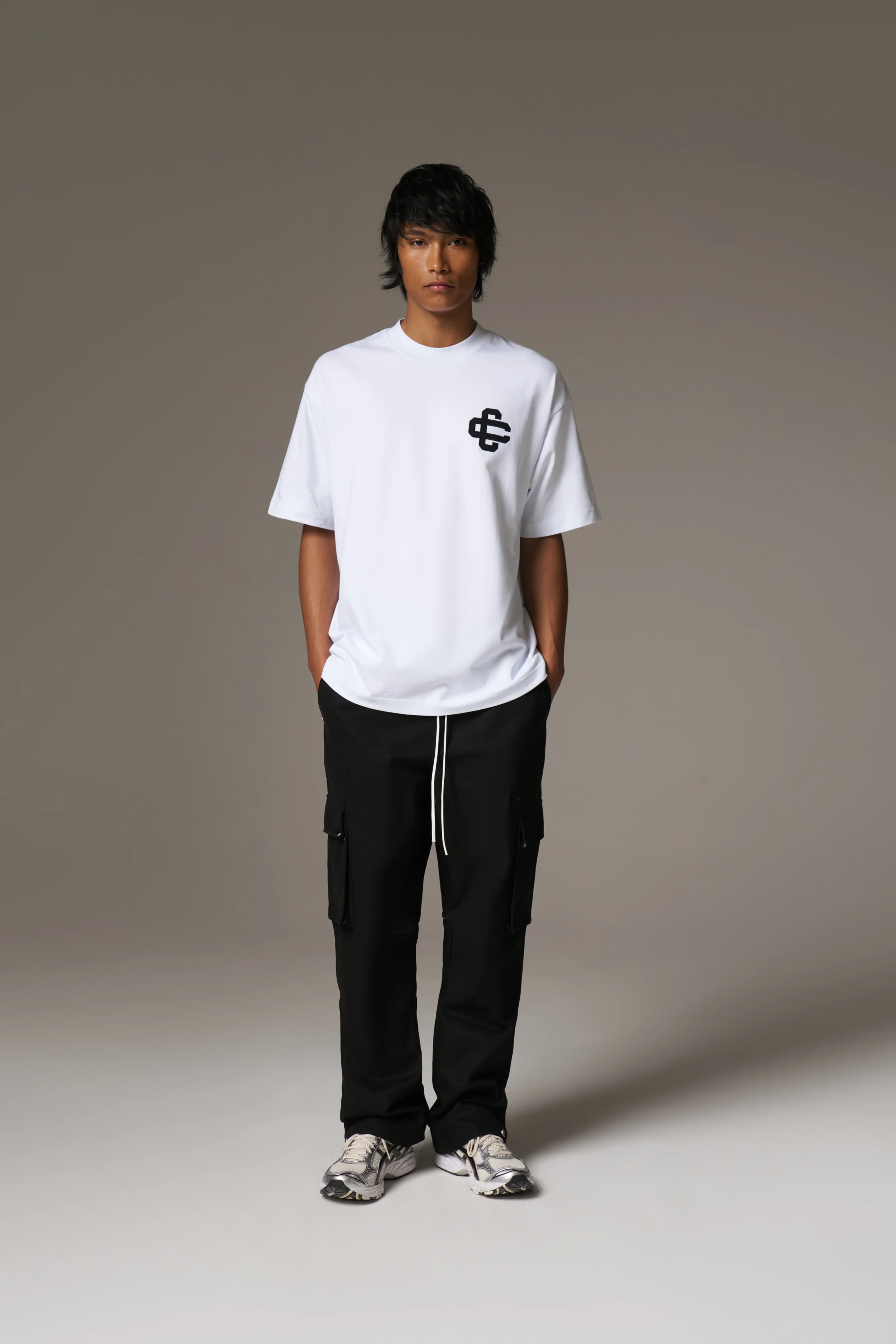 RIVET DETAIL CARGO - BLACK