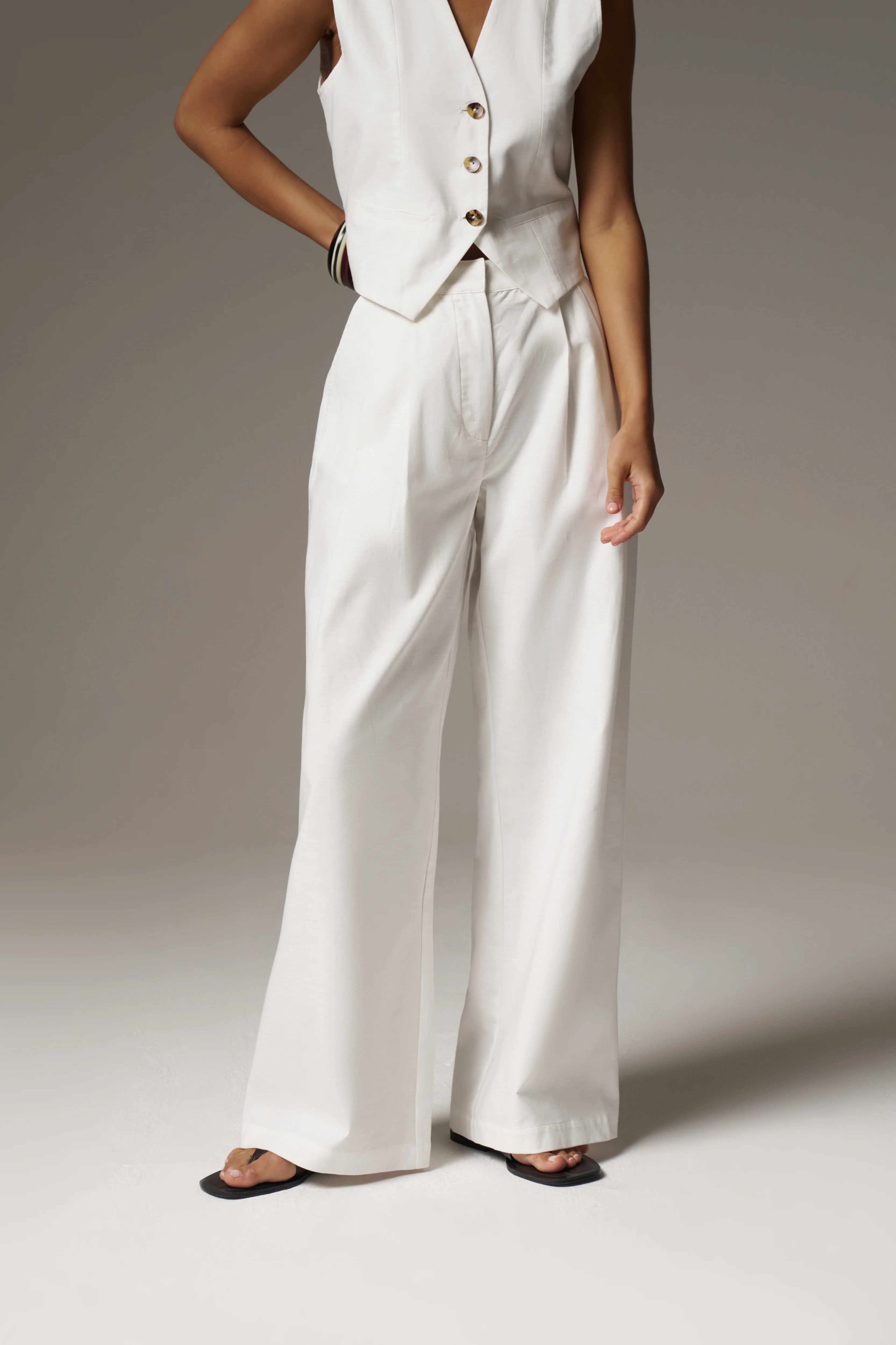 LINEN BLEND WIDE LEG PLEATED TROUSERS - WHITE