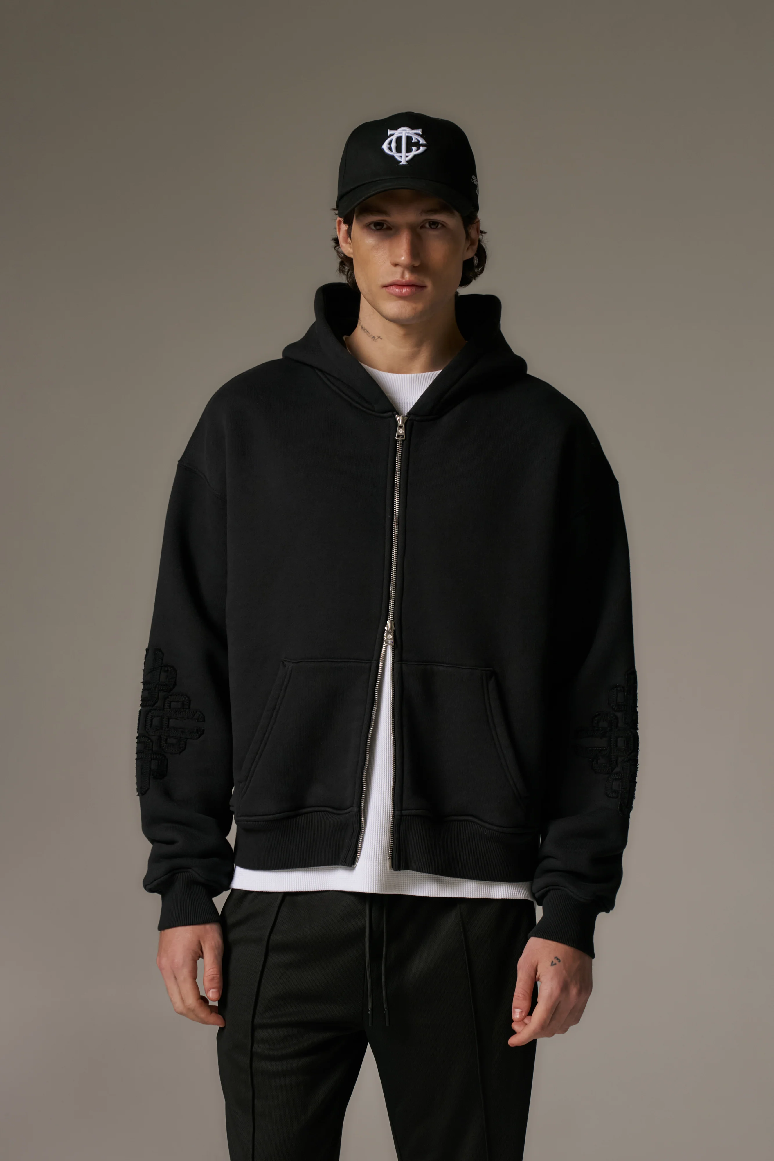 EMBLEM APPLIQUE ZIP THROUGH HOODIE - BLACK