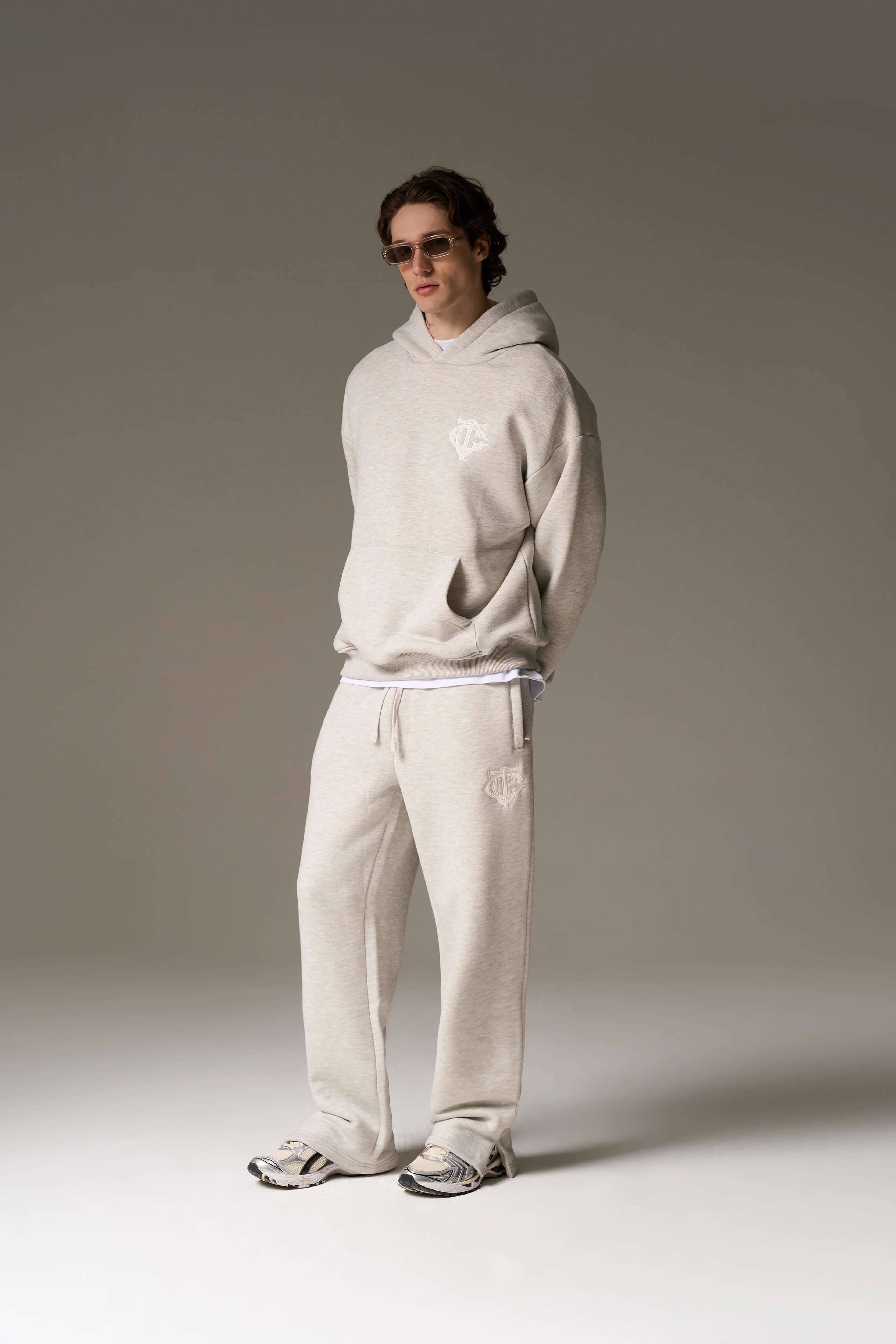 HEAVYWEIGHT MONOGRAM EMBLEM JOGGERS - GREY MARL