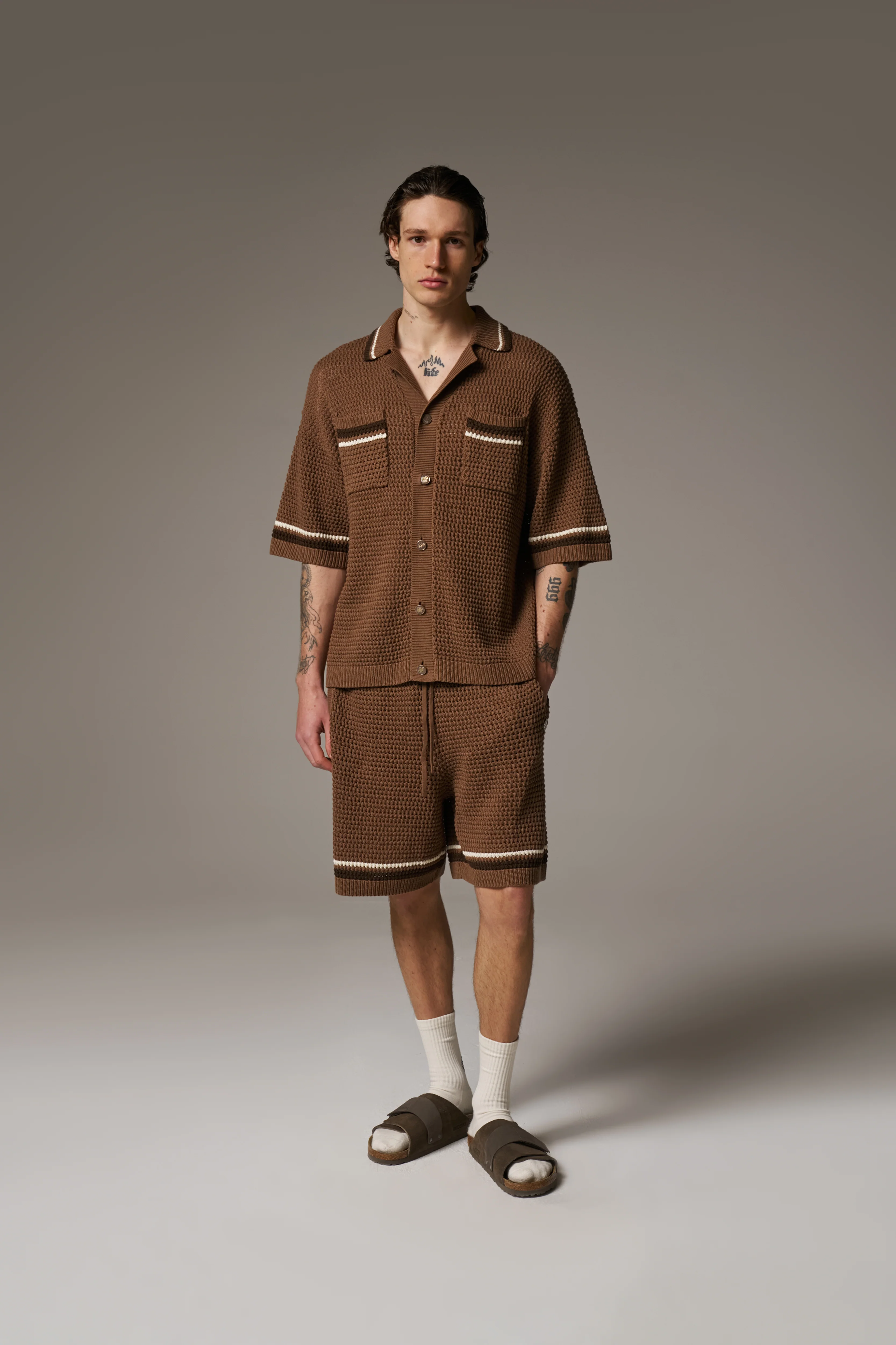 CROCHET KNITTED STRIPE SHORTS - BROWN