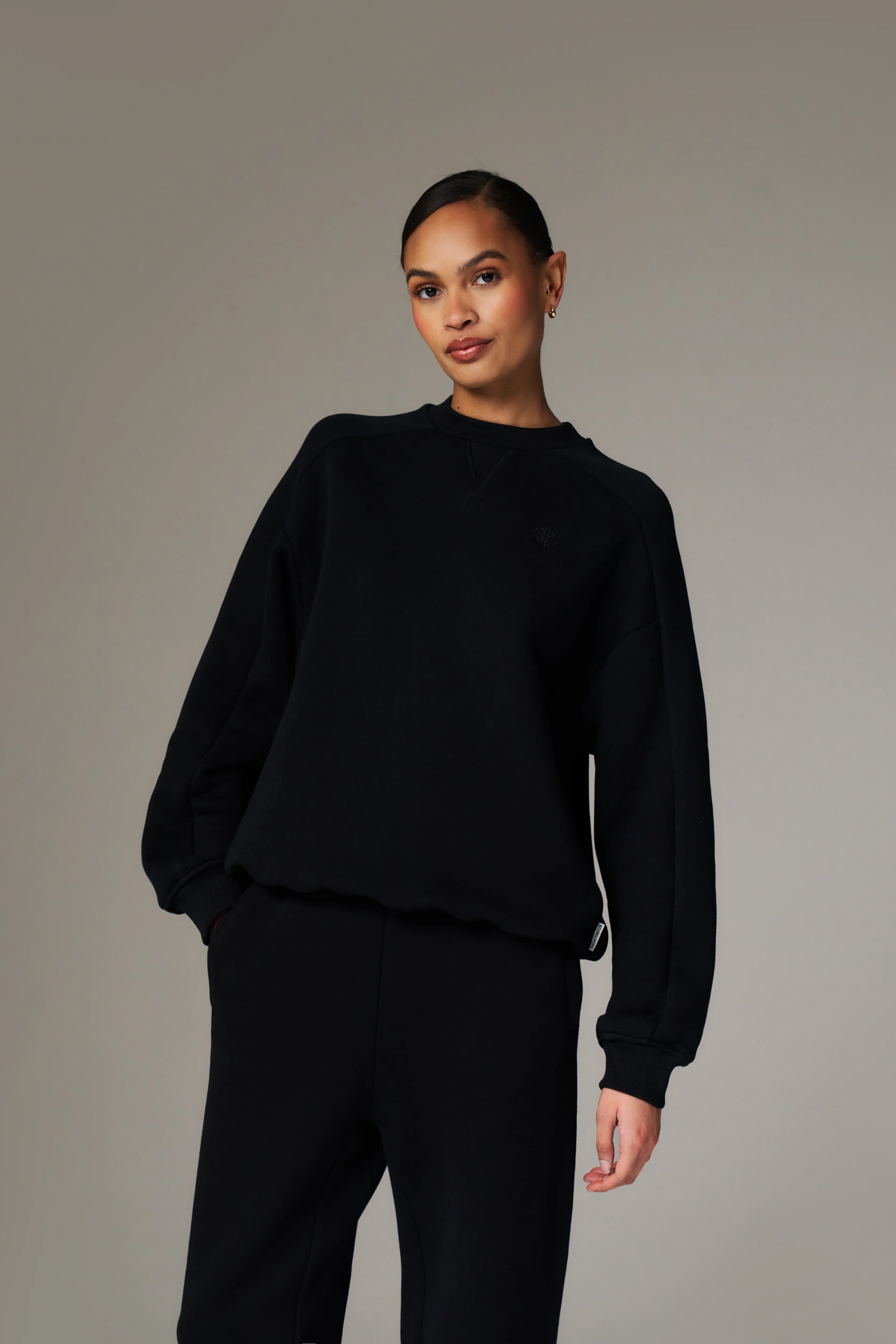 LAUNDERED CLASSICS SEAM DETAIL SWEATSHIRT - WASHED BLACK