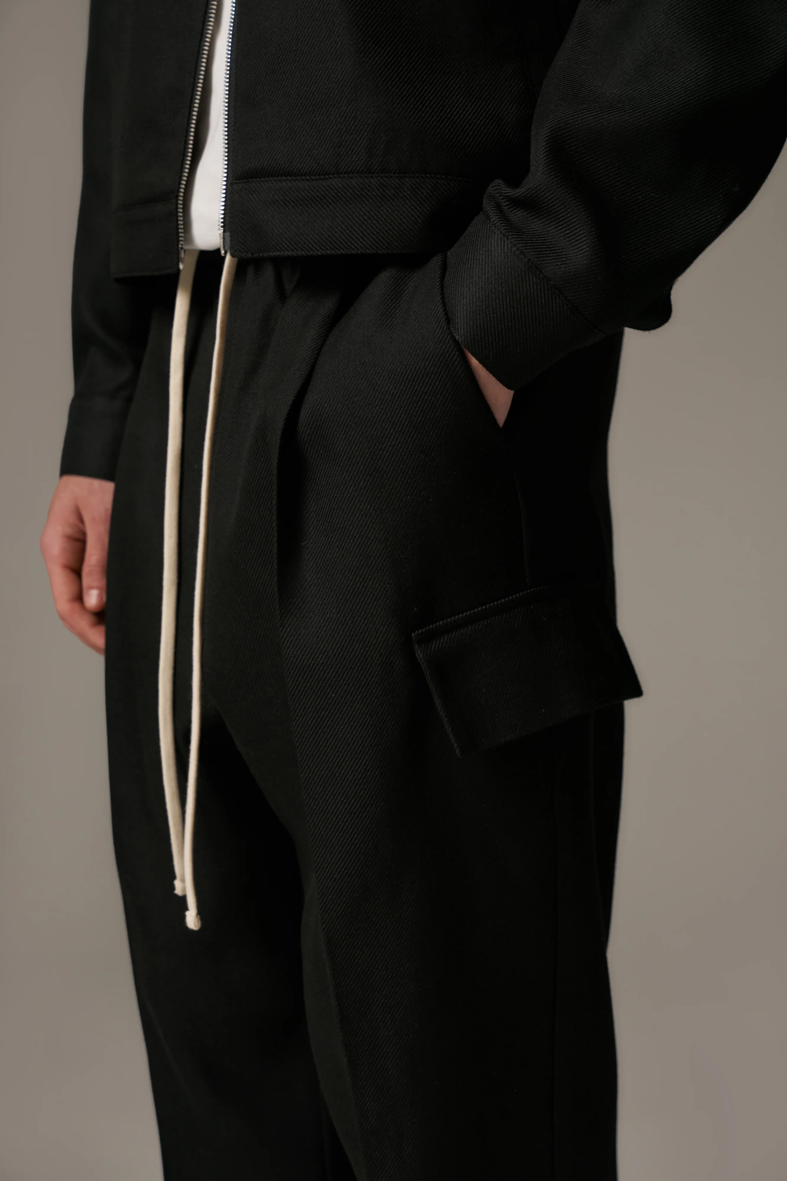 PLEATED WIDE LEG WOOL BLEND TROUSERS - BLACK