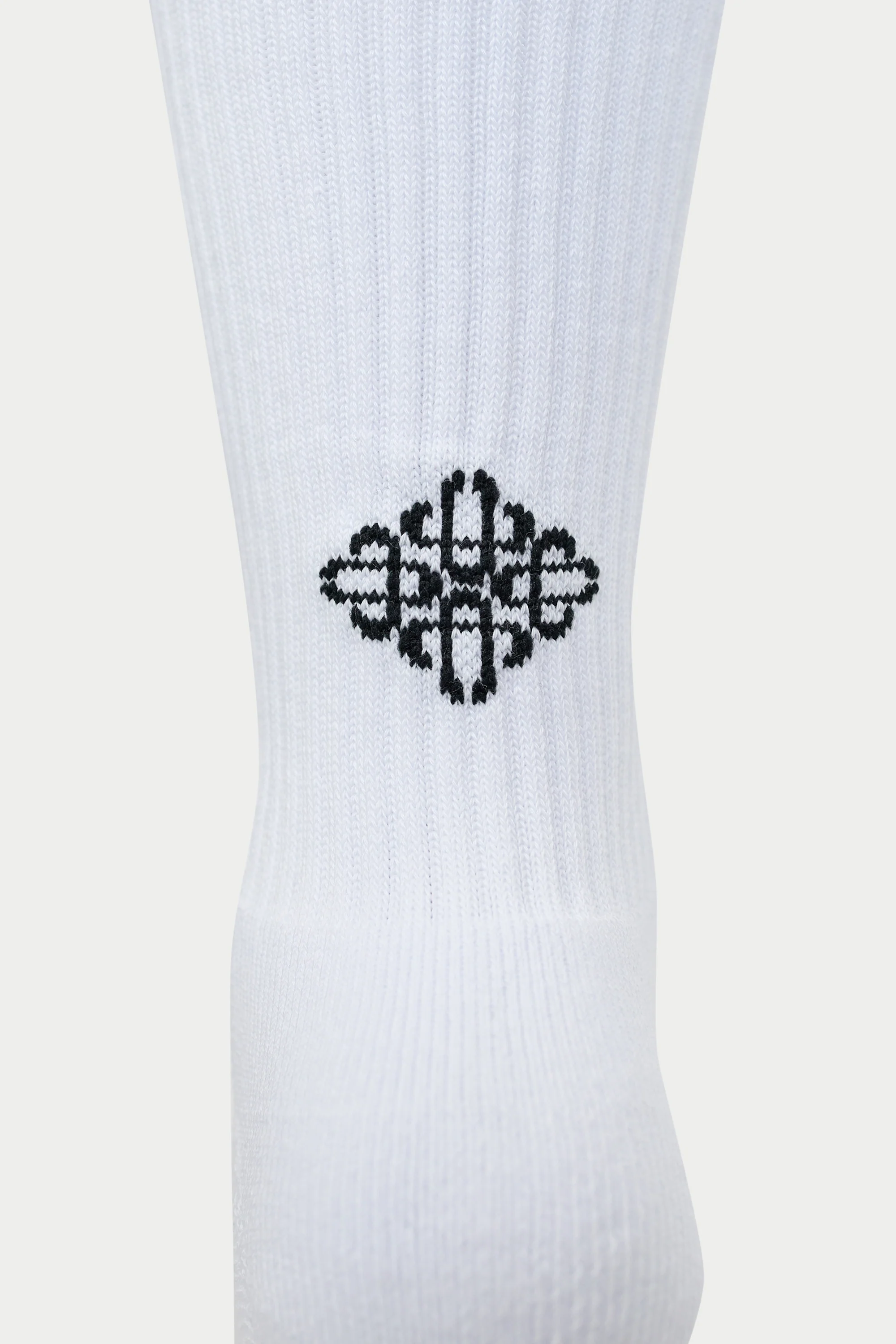 REVERSE EMBLEM COPYRIGHT SOCKS - WHITE