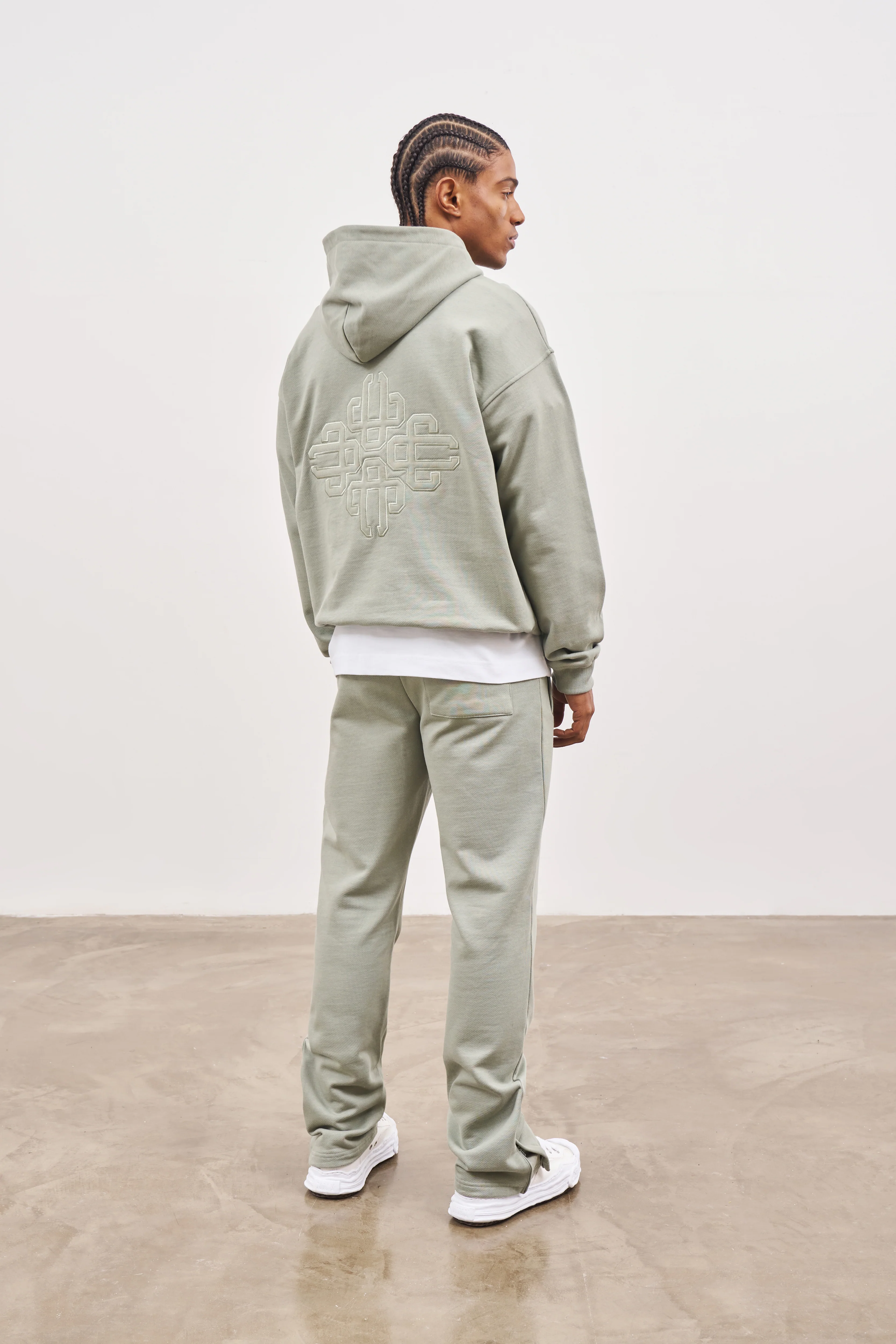 STRAIGHT LEG EMBROIDERED EMBLEM JOGGERS - KHAKI