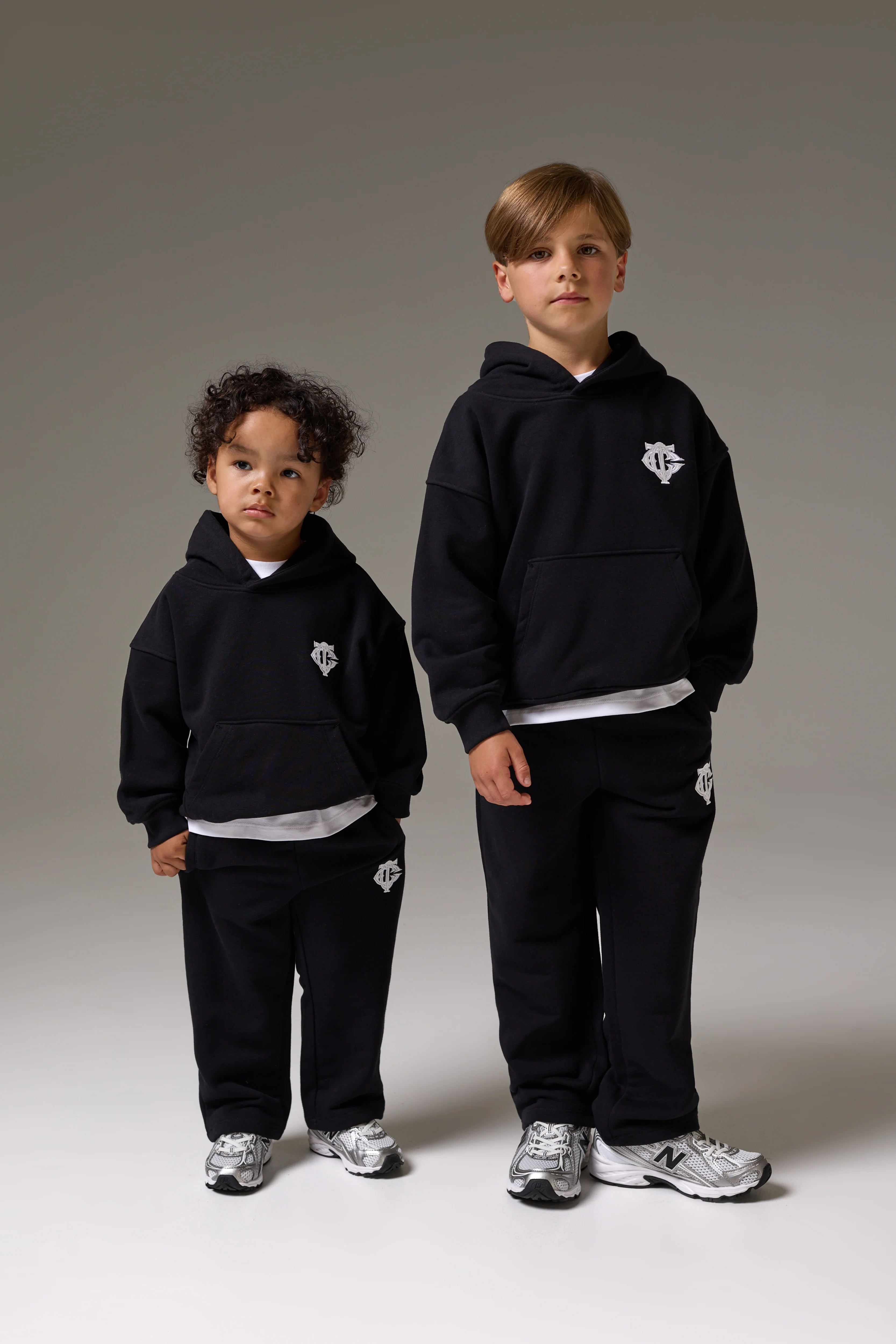 KIDS MONOGRAM EMBLEM APPLIQUE JOGGERS - BLACK