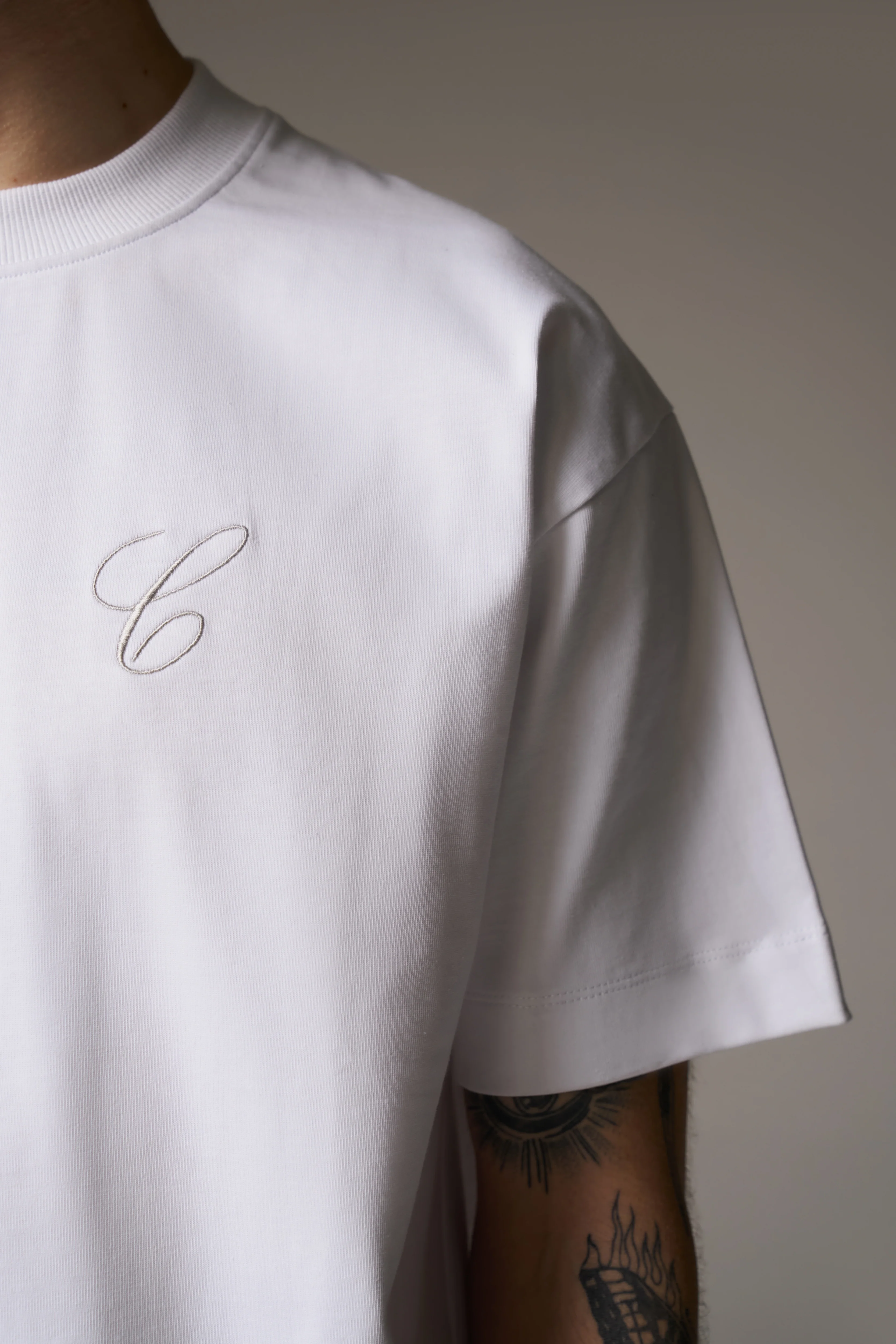 SCRIPT EMBROIDERED T-SHIRT - WHITE
