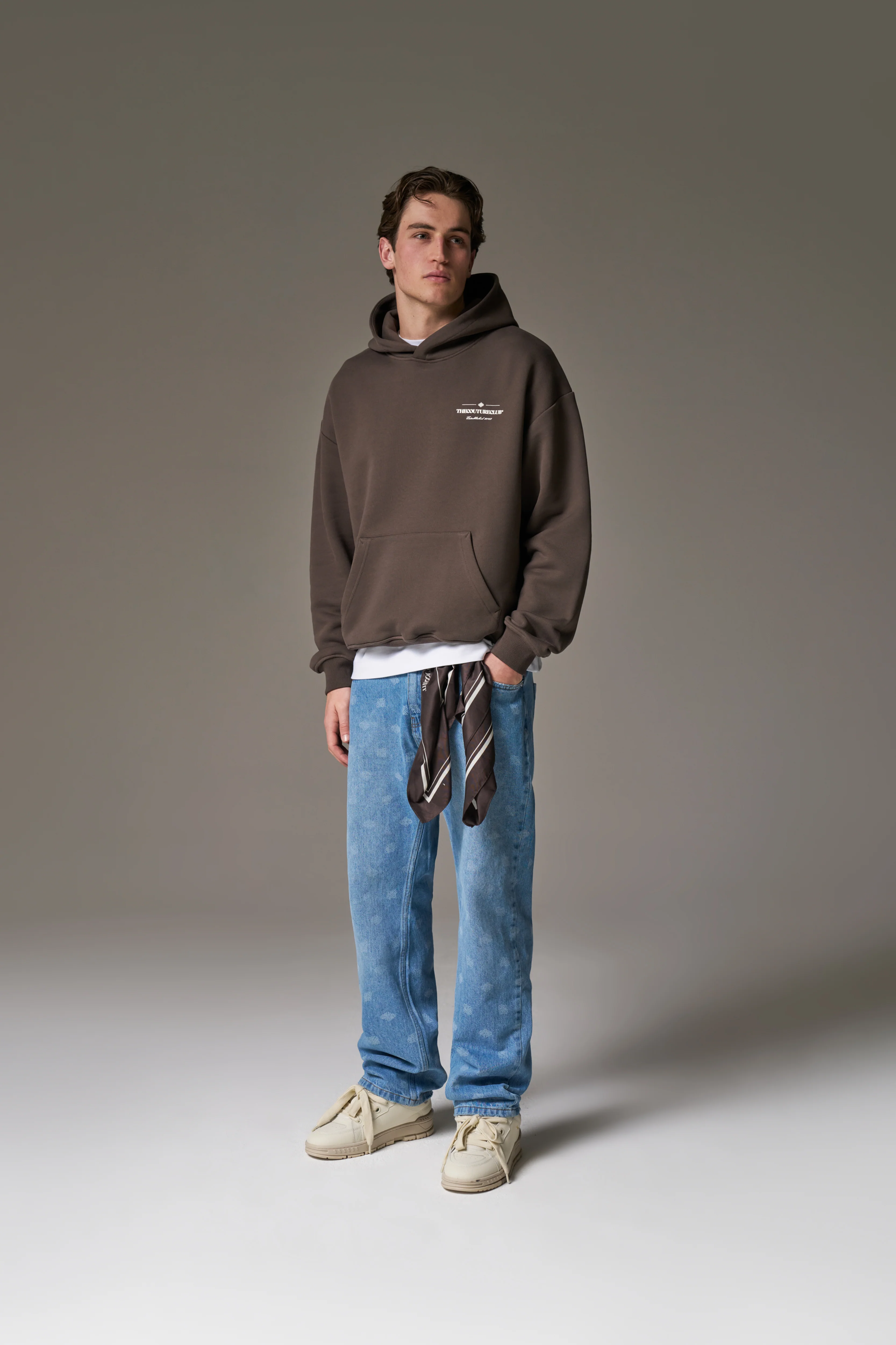 MIXED FONT GRAPHIC HOODIE - BROWN