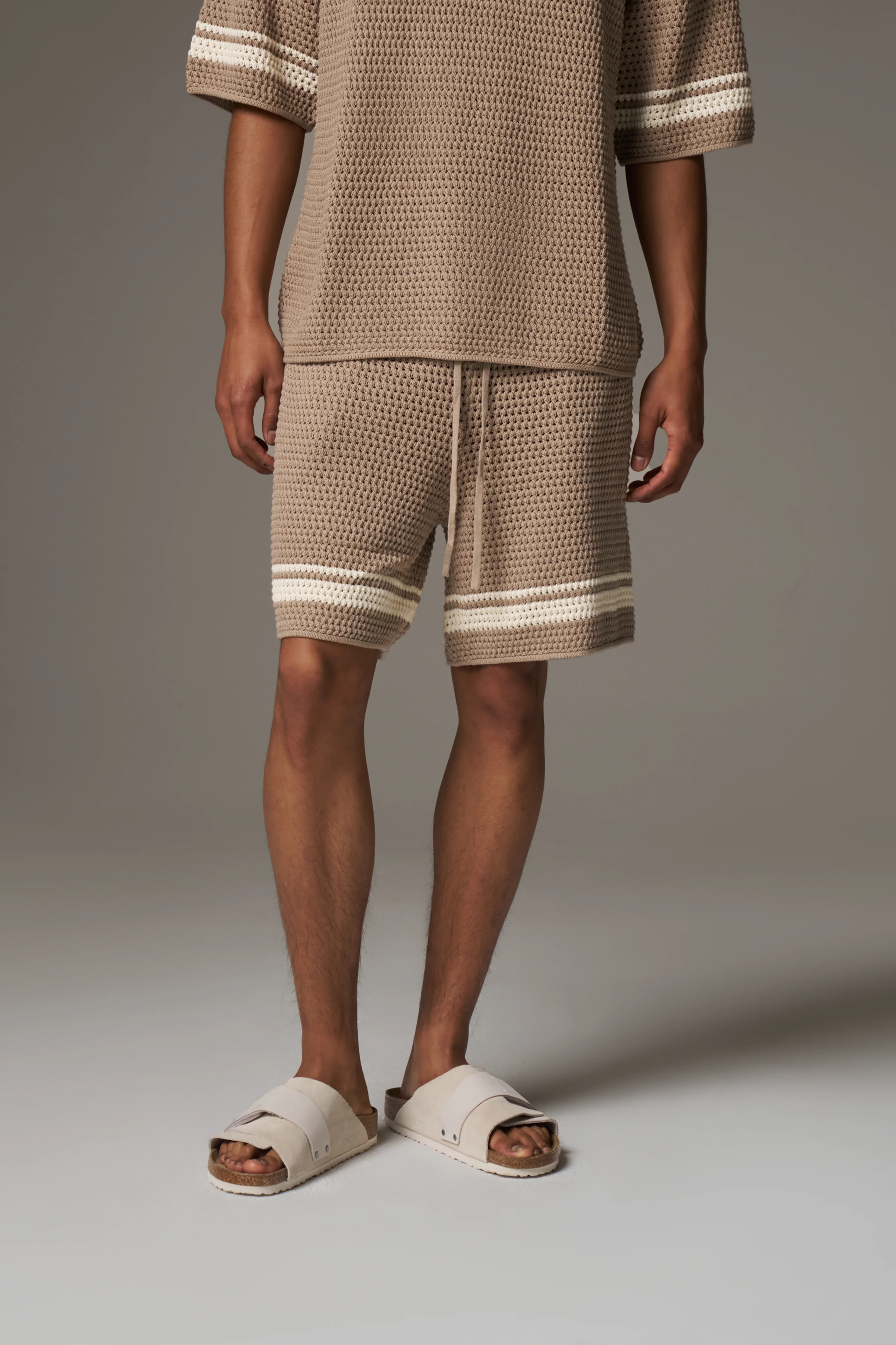 CROCHET KNITTED CONTRAST STRIPE SHORTS - BROWN