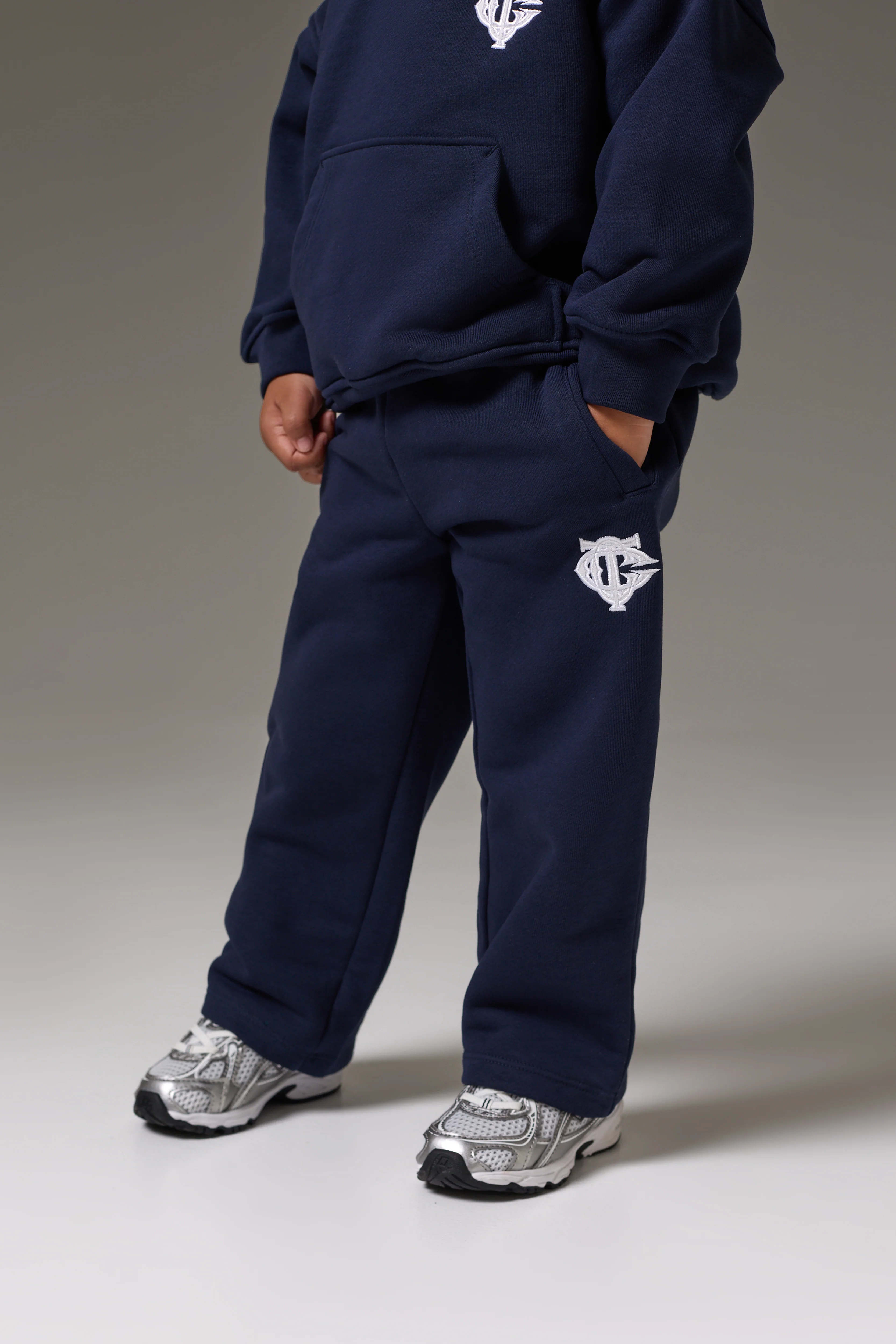 KIDS MONOGRAM EMBLEM APPLIQUE JOGGERS - NAVY